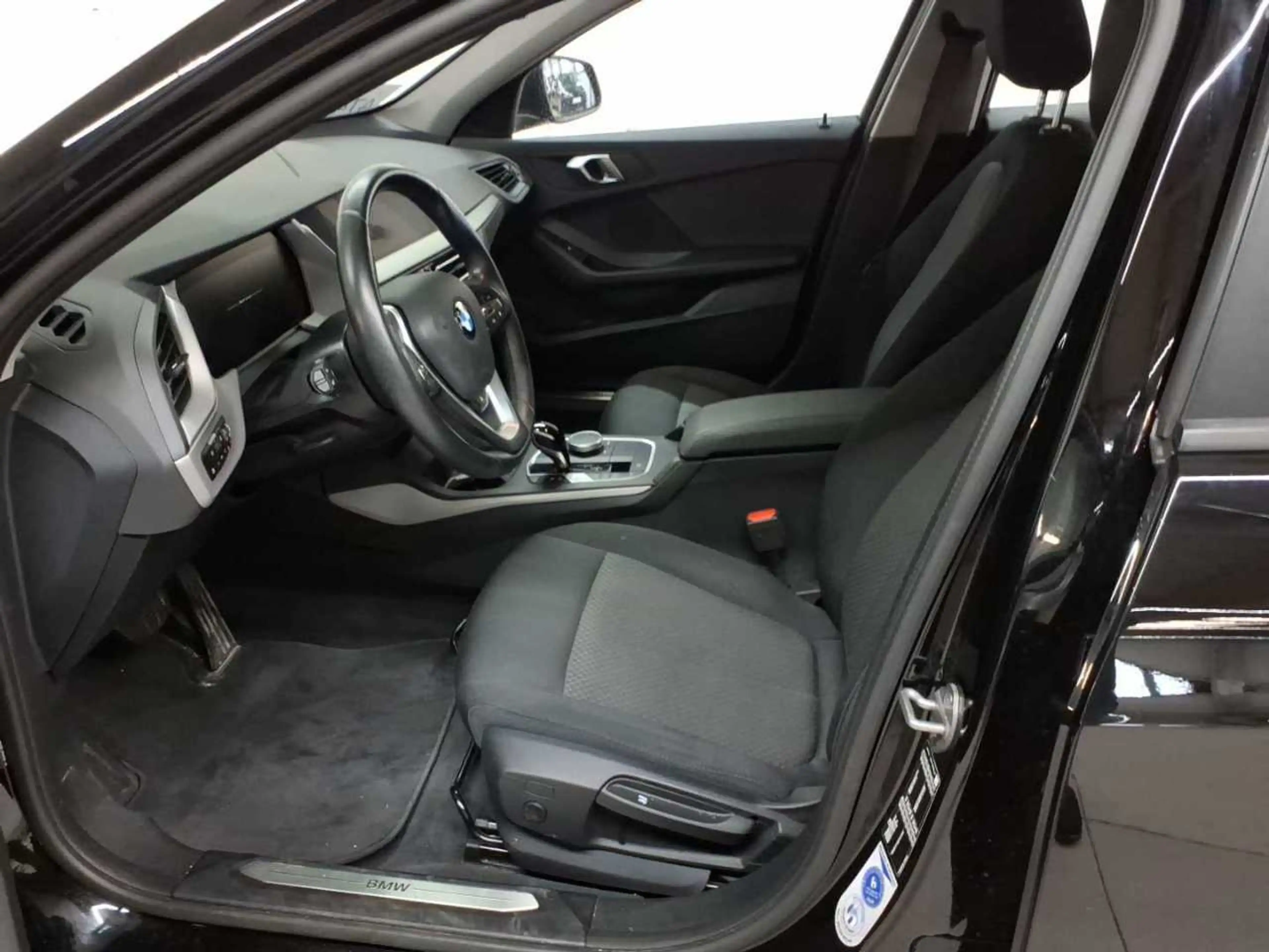 BMW 118 118i Aut. Advantage Navi SHZ LED — photo 7