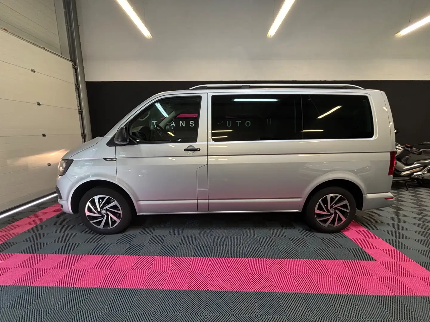 Volkswagen LT Multivan 2.0 TDI 150 DSG7 Trendline Szary - 2