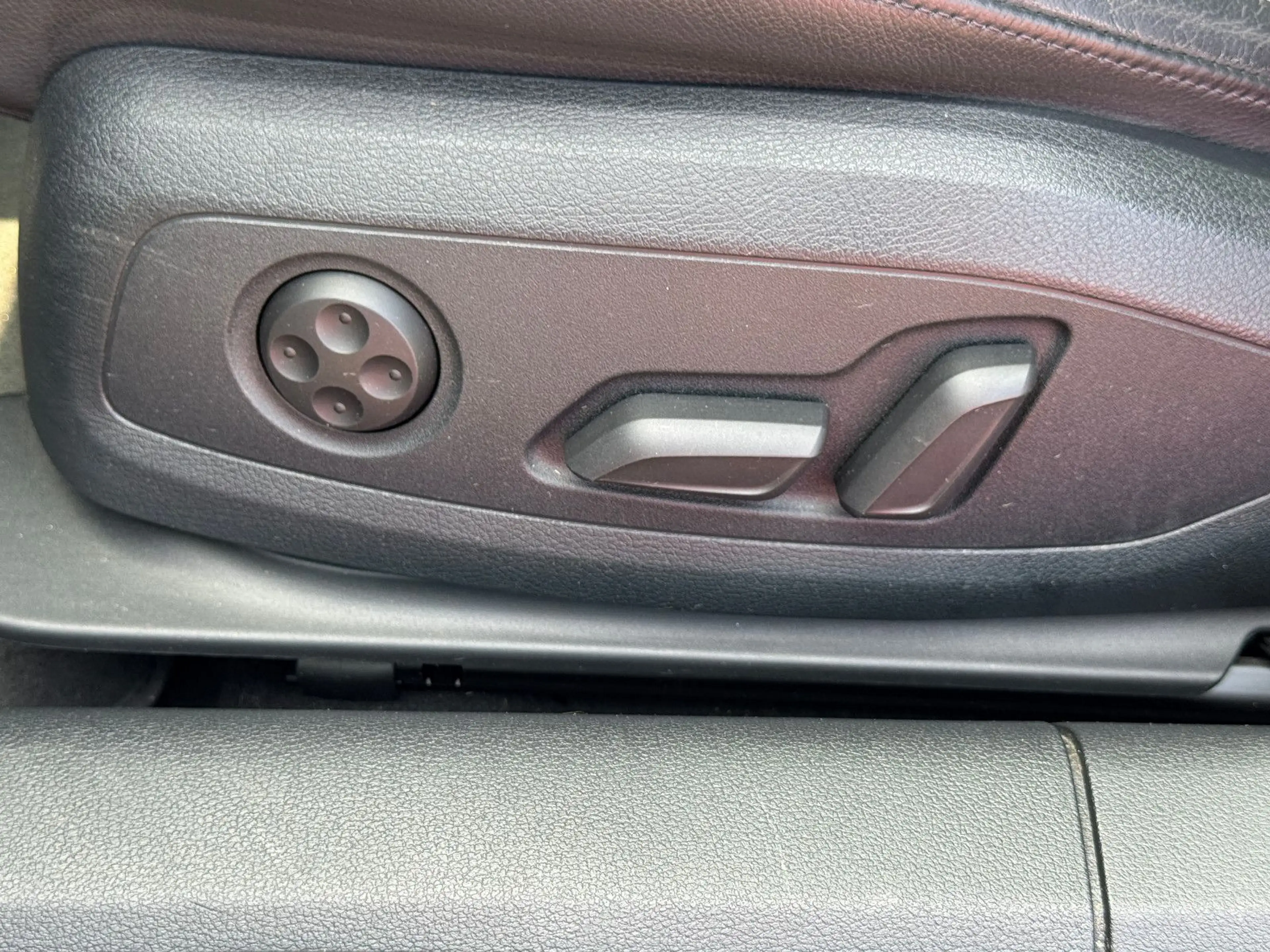 Audi A4 3x S-Line sport Pano Navi Led Acc Tmp Kamera — photo 25