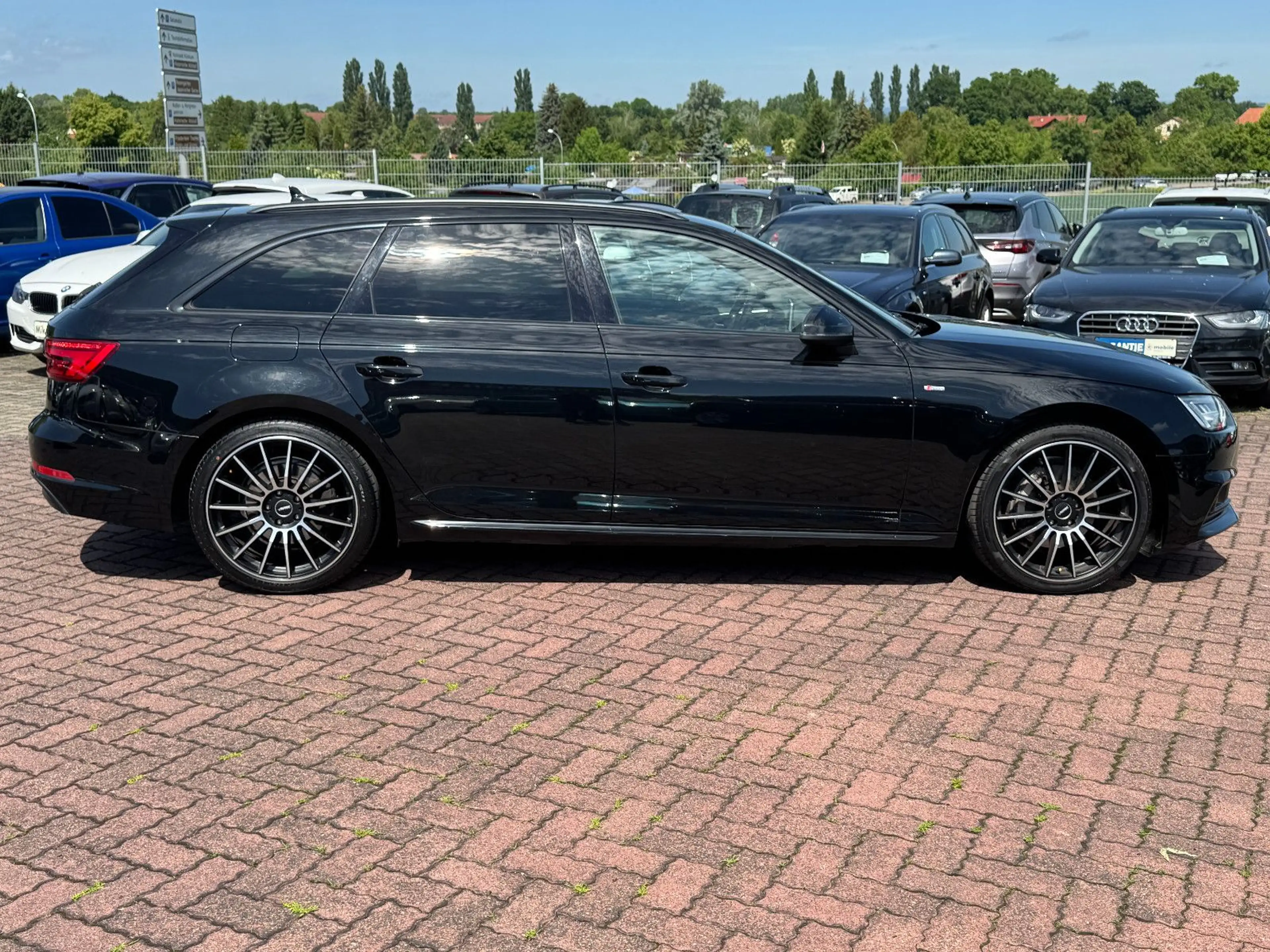 Audi A4 3x S-Line sport Pano Navi Led Acc Tmp Kamera — photo 8