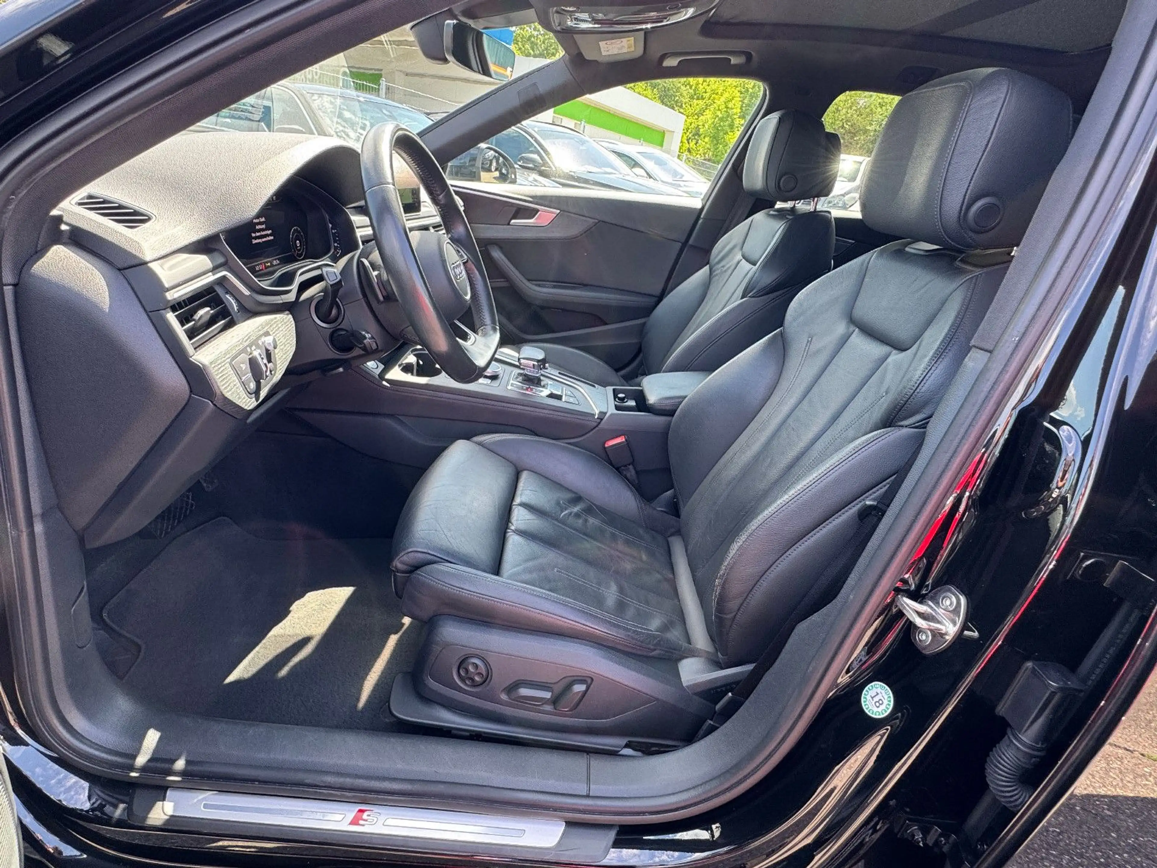 Audi A4 3x S-Line sport Pano Navi Led Acc Tmp Kamera — photo 18