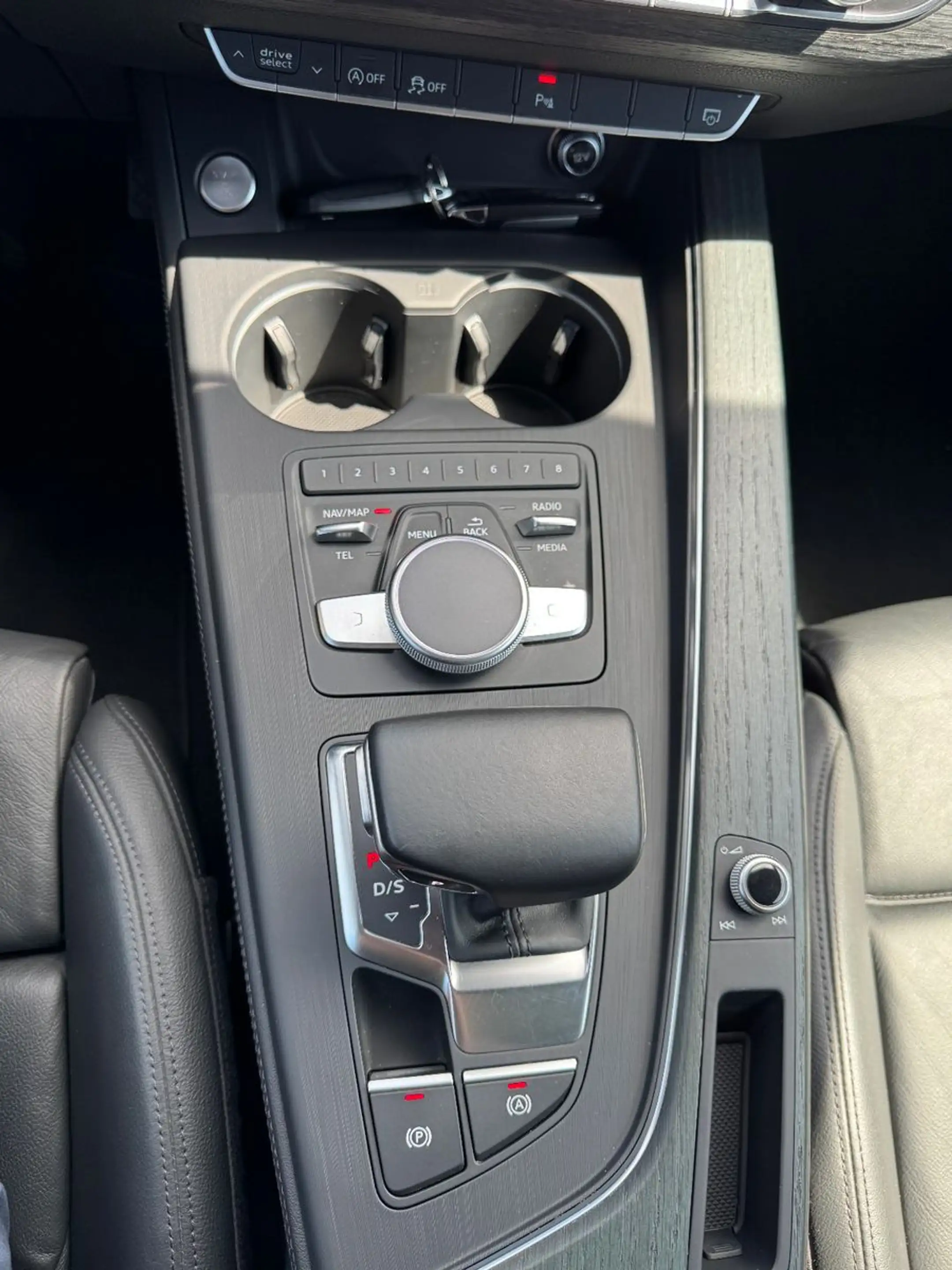 Audi A4 3x S-Line sport Pano Navi Led Acc Tmp Kamera — photo 24