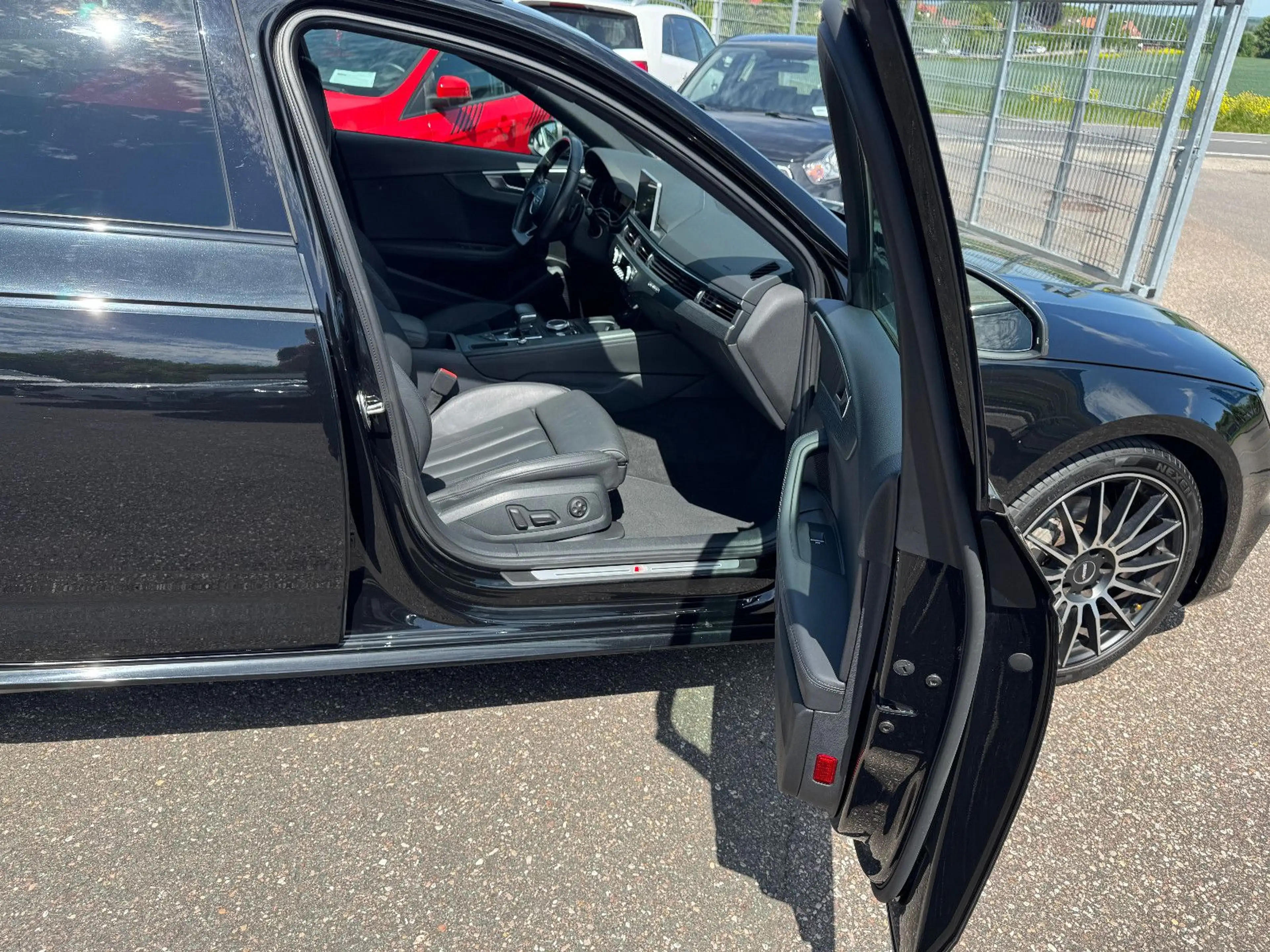 Audi A4 3x S-Line sport Pano Navi Led Acc Tmp Kamera — photo 13