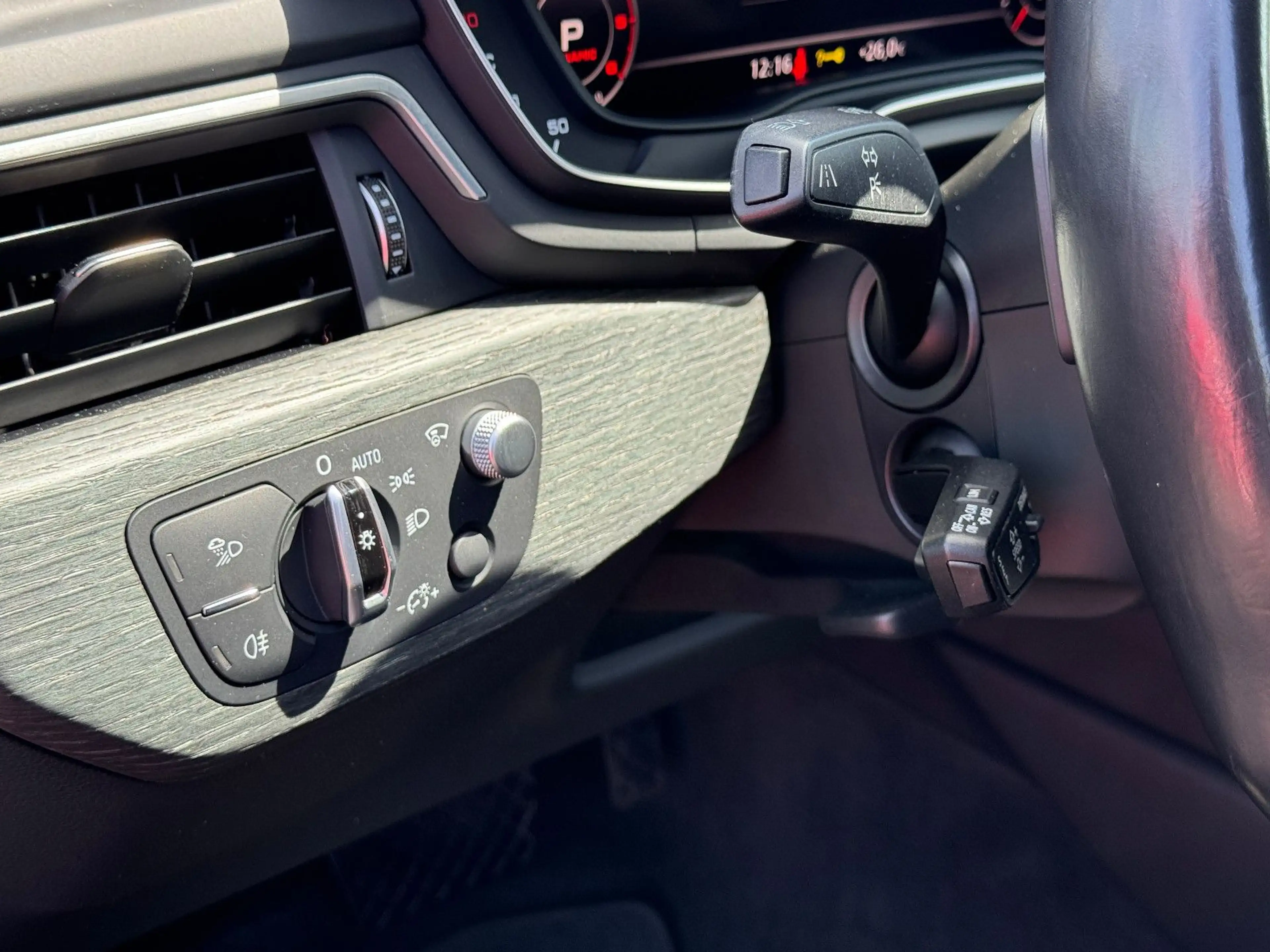 Audi A4 3x S-Line sport Pano Navi Led Acc Tmp Kamera — photo 23