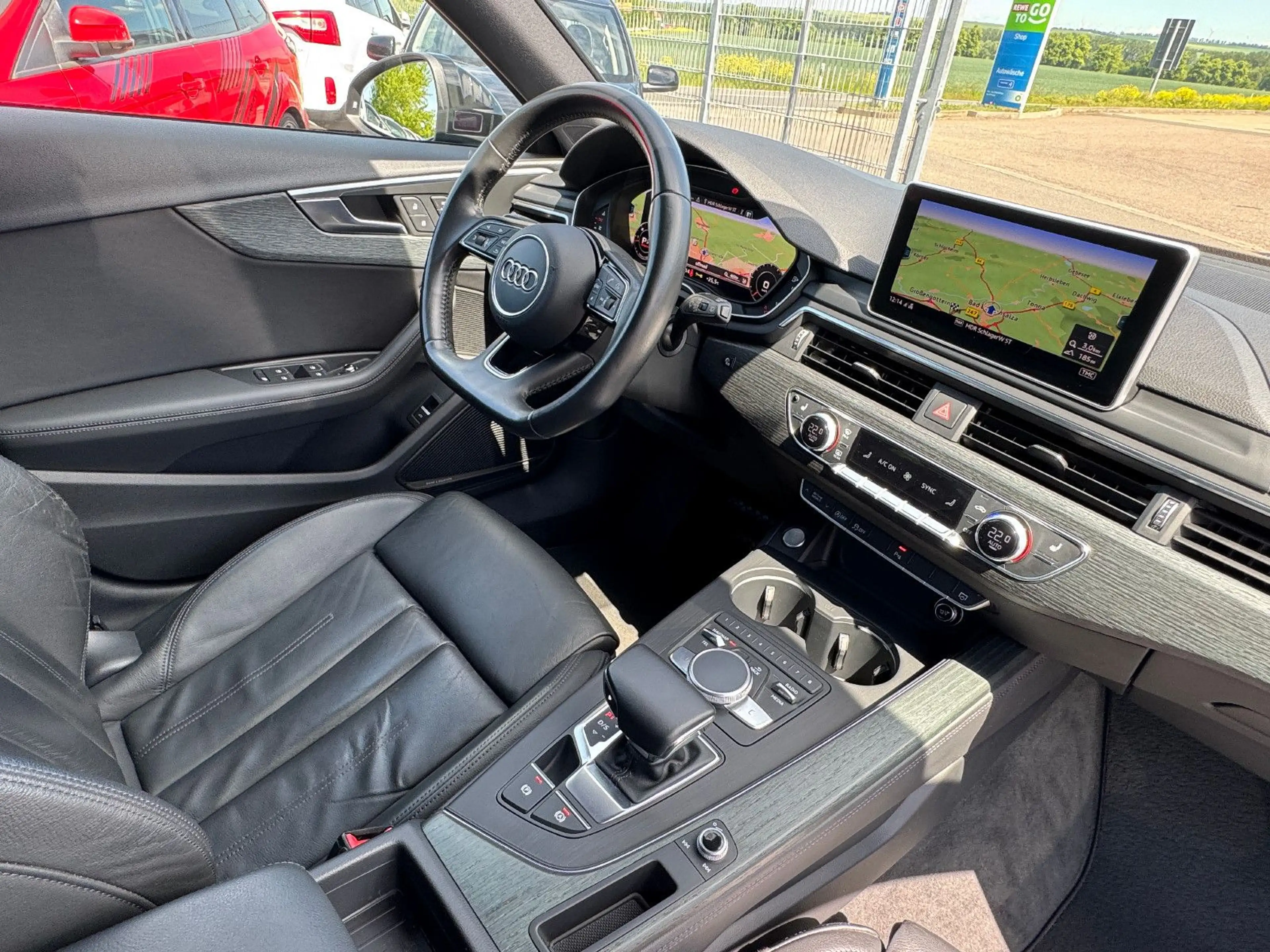 Audi A4 3x S-Line sport Pano Navi Led Acc Tmp Kamera — photo 17