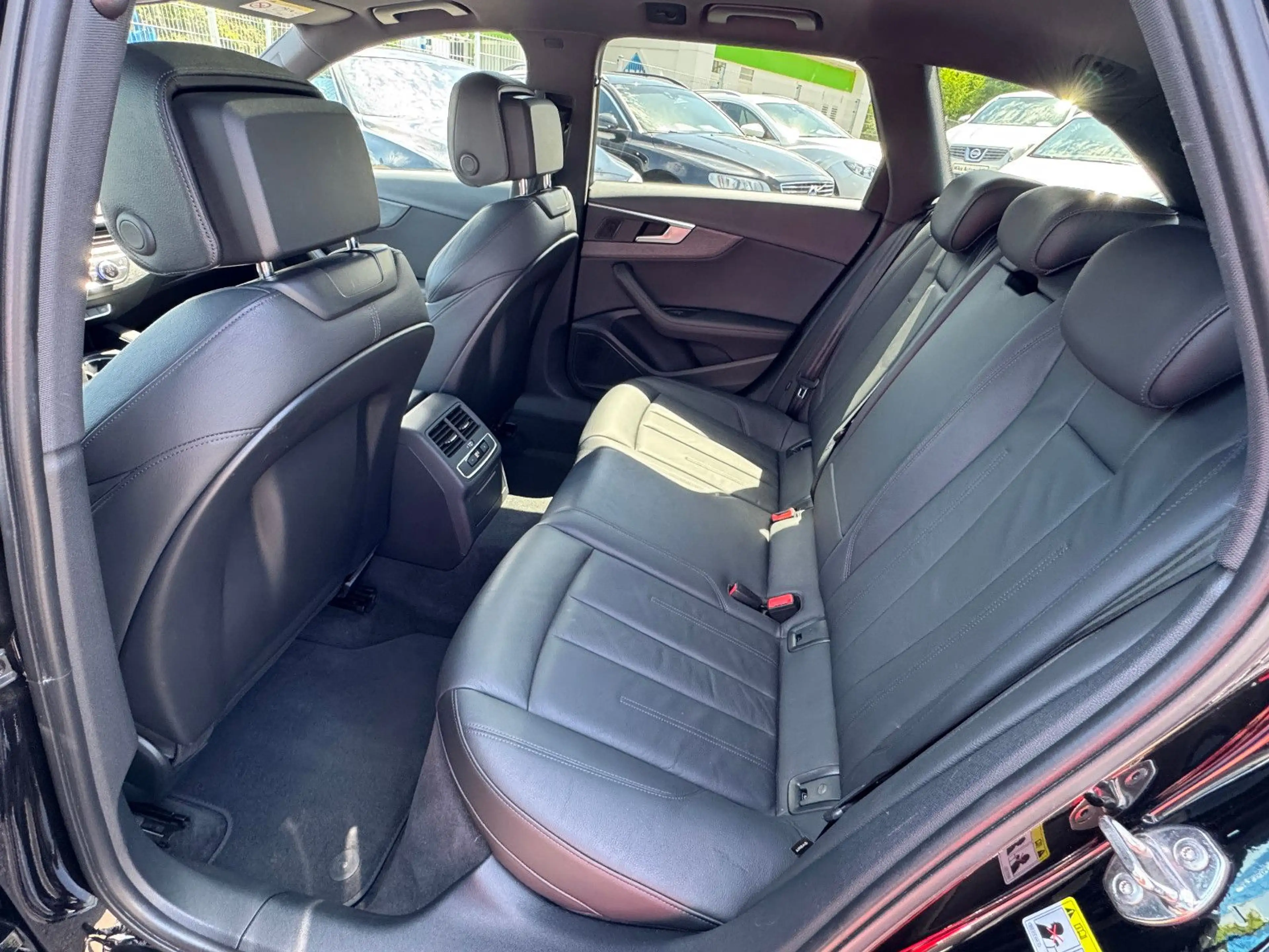 Audi A4 3x S-Line sport Pano Navi Led Acc Tmp Kamera — photo 20