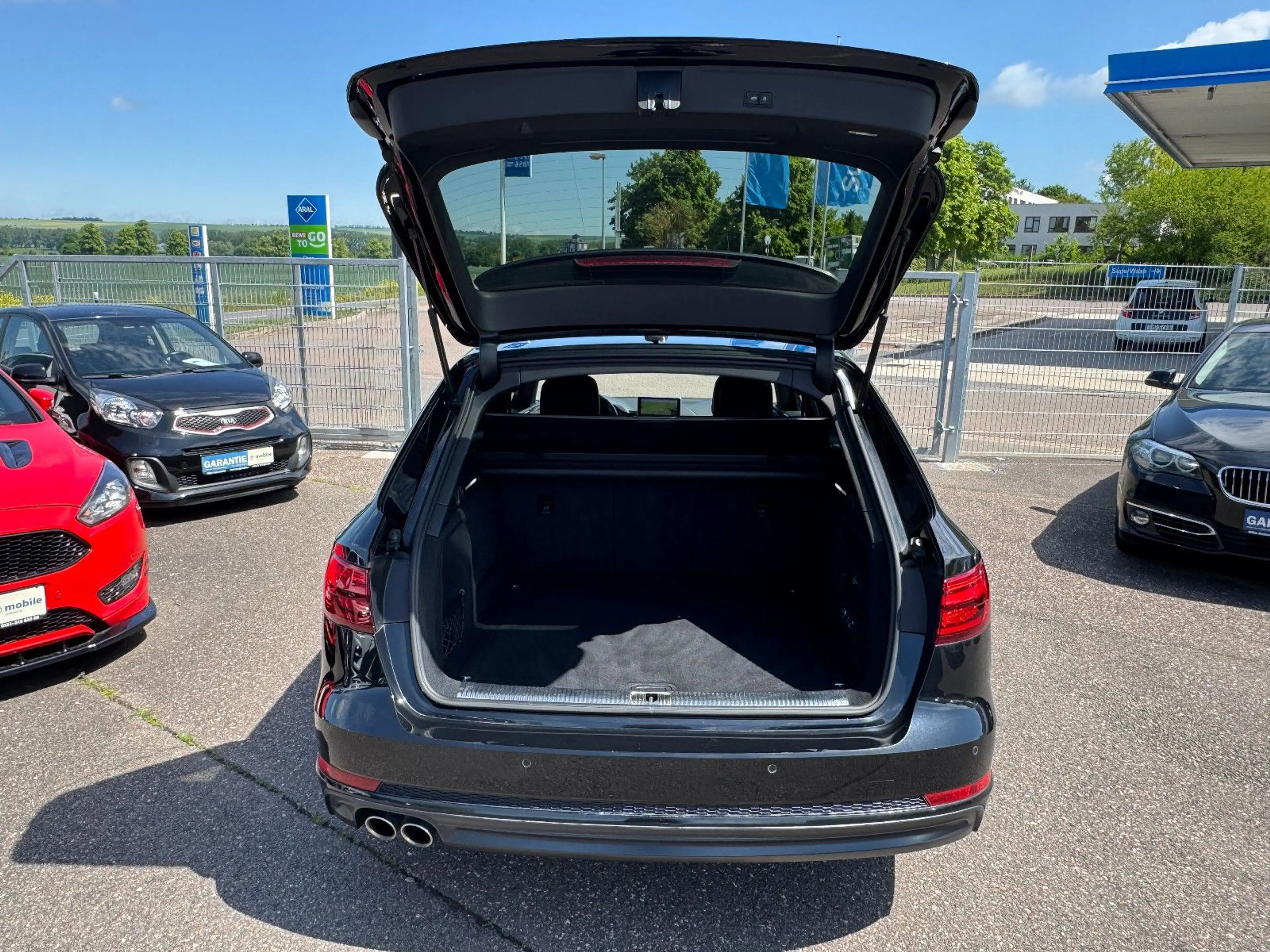Audi A4 3x S-Line sport Pano Navi Led Acc Tmp Kamera — photo 11
