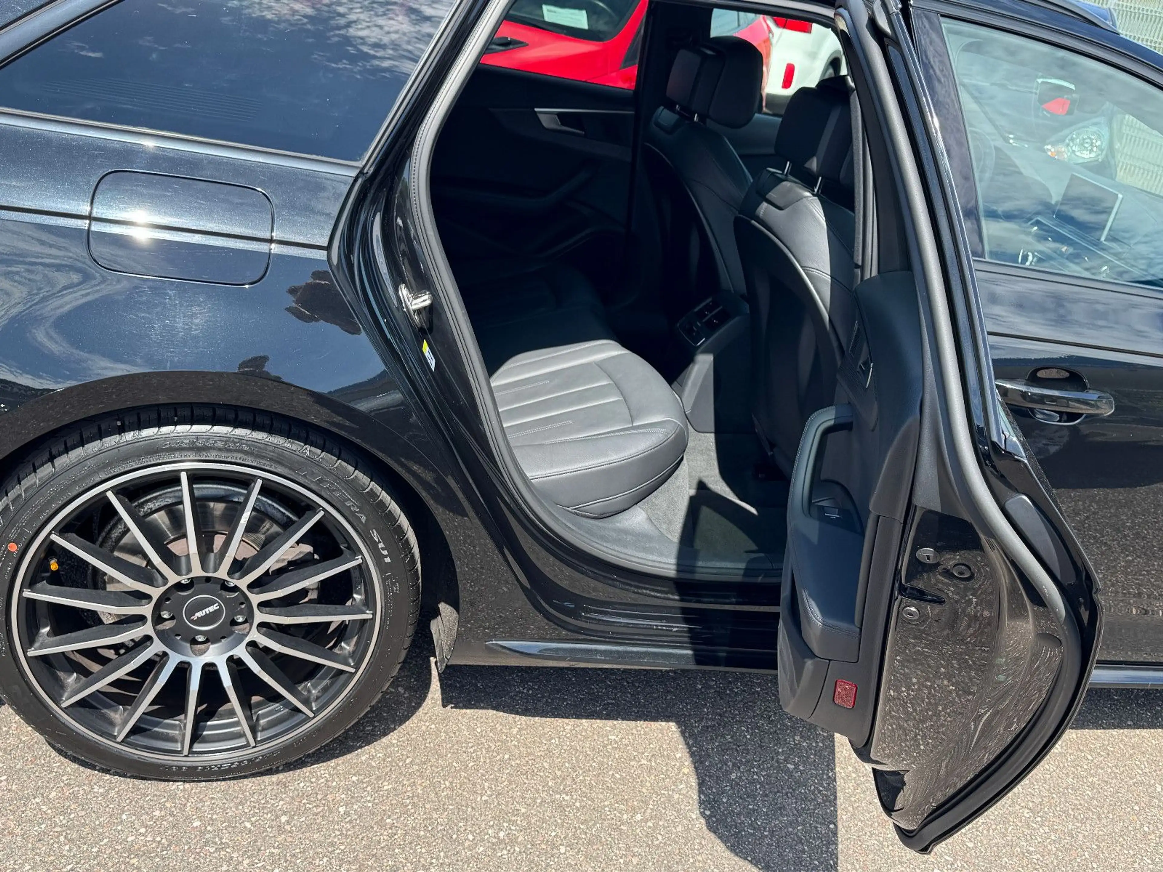 Audi A4 3x S-Line sport Pano Navi Led Acc Tmp Kamera — photo 12