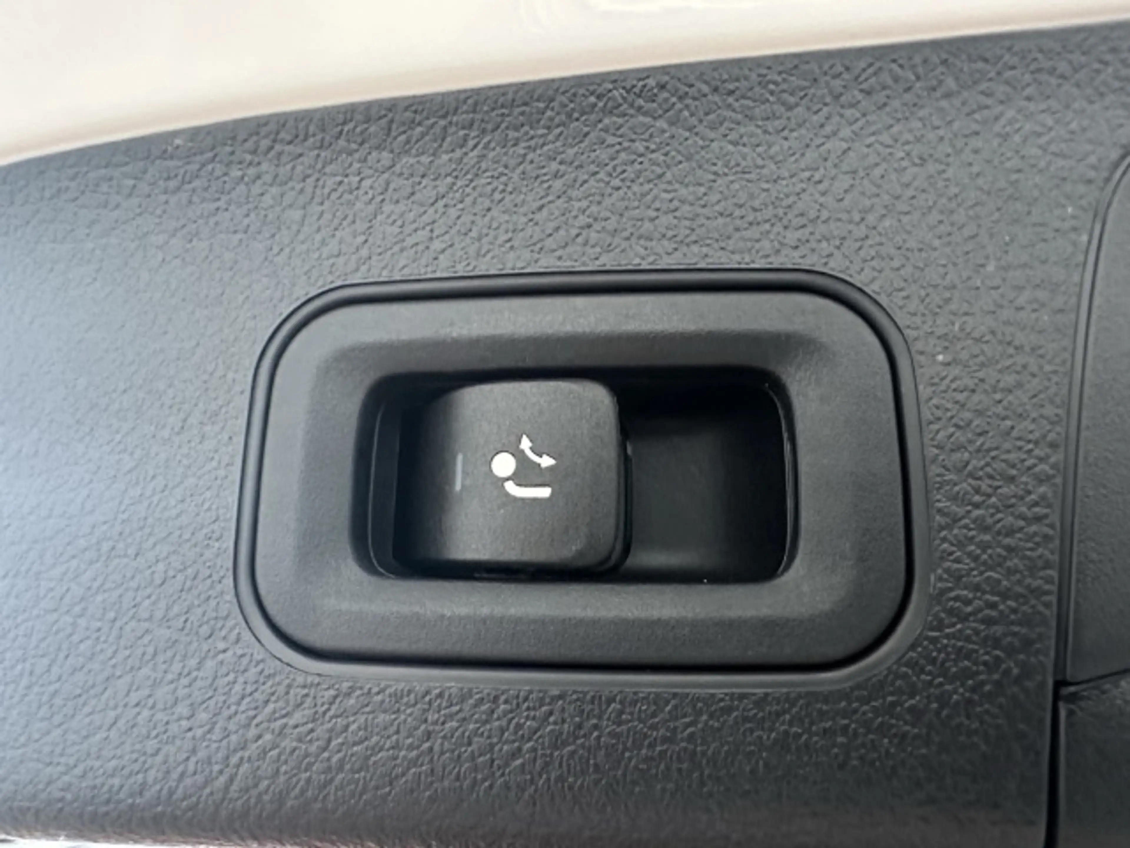 Mercedes-Benz EQA 250 EQA 250 Progressive AHK+TOTWINKEL+PANO+RFK+LED — photo 8