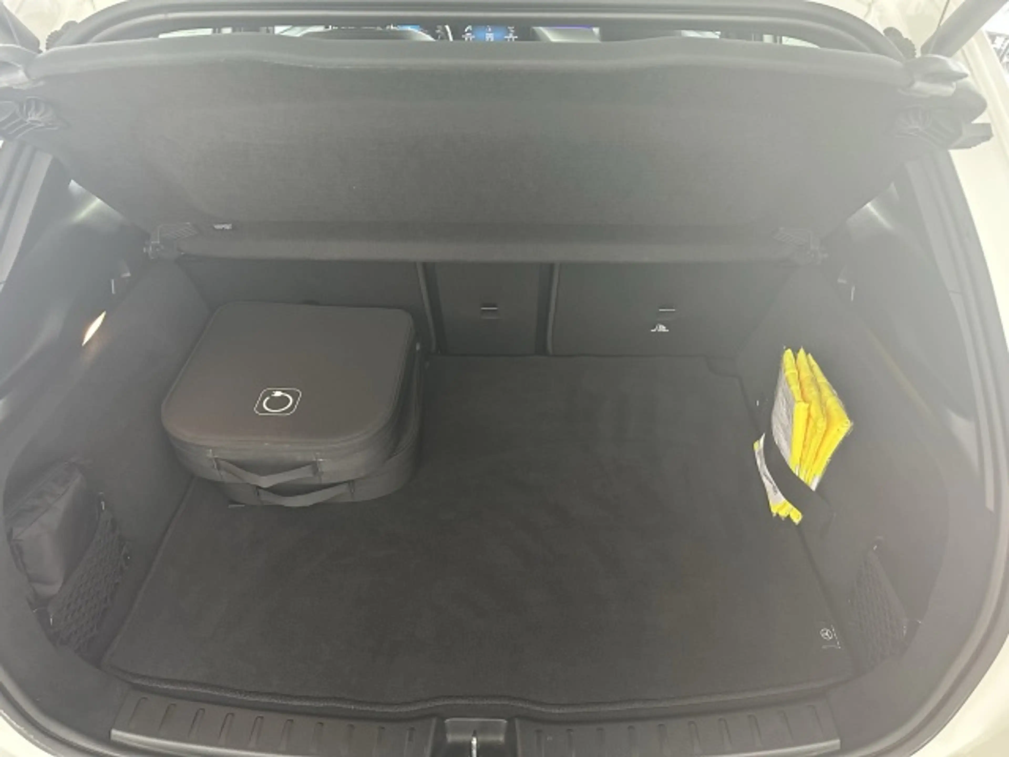 Mercedes-Benz EQA 250 EQA 250 Progressive AHK+TOTWINKEL+PANO+RFK+LED — photo 6