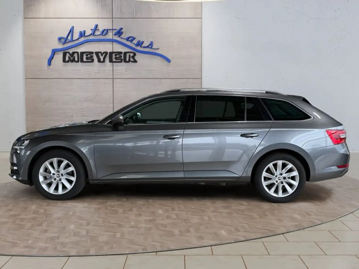 Skoda Superb Combi 1,5TSI DSG Navi/Kamera/el.Klappe/Kessy Серый - 2