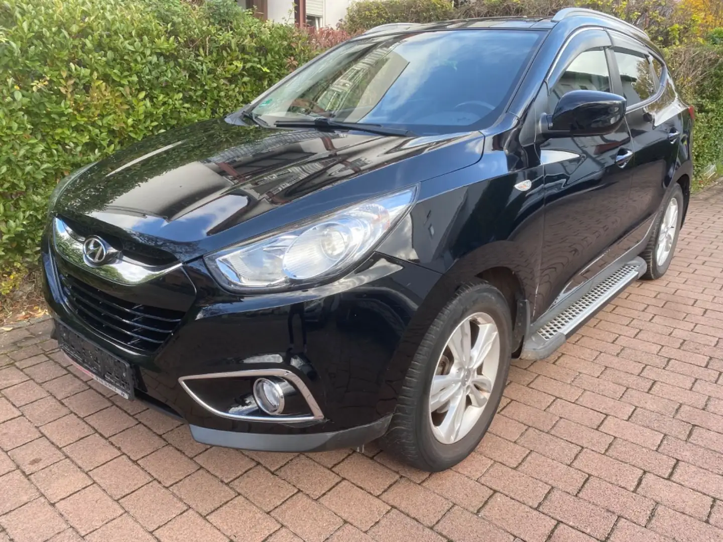 Hyundai iX35 Style 2WD. Leder, AHK, Panorama Dach. Schwarz - 1