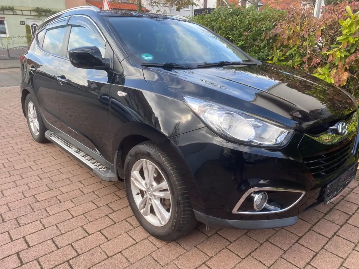Hyundai iX35 Style 2WD. Leder, AHK, Panorama Dach. Schwarz - 2