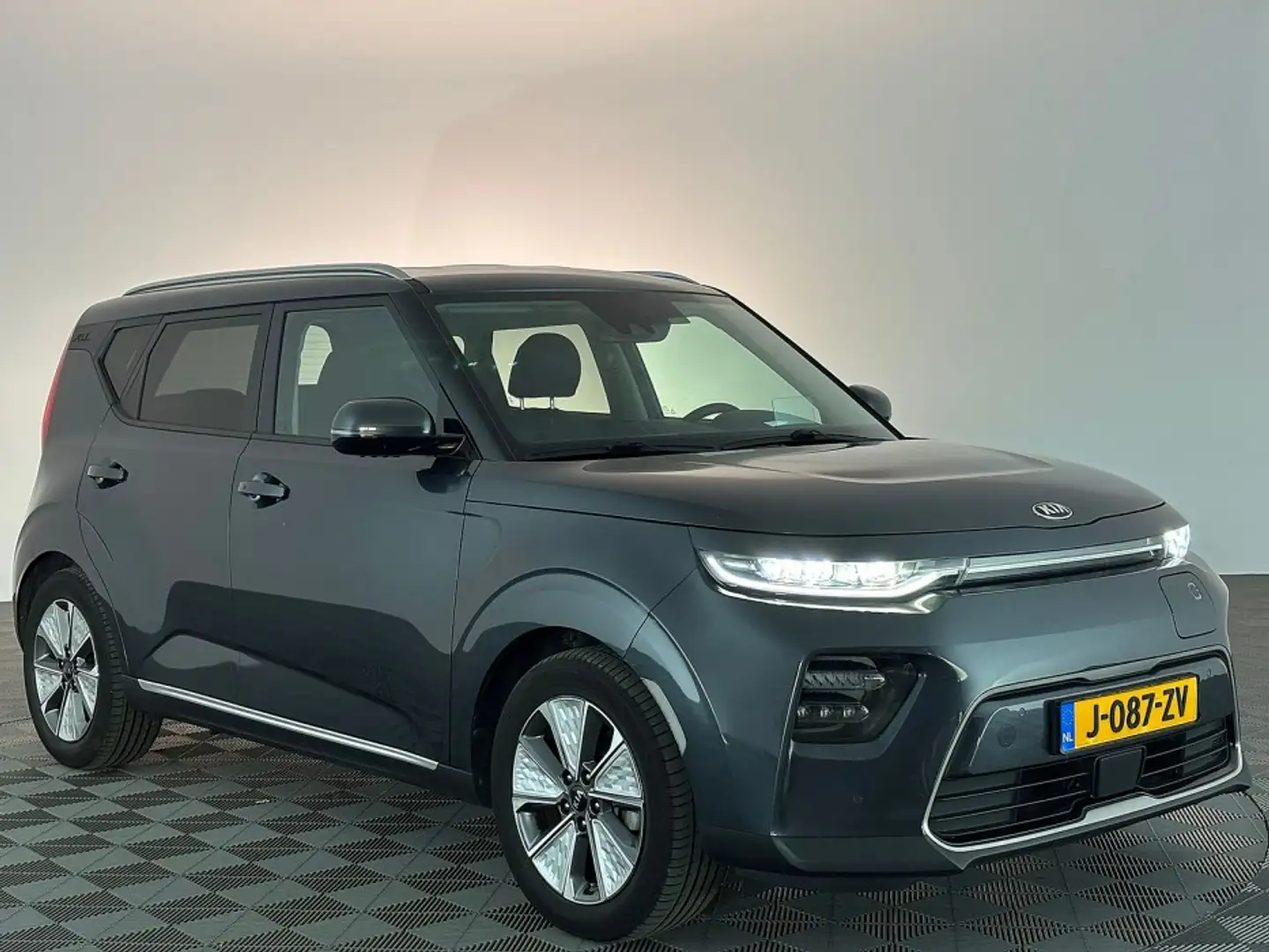 Kia Soul e-Soul ExecutiveLine 64 kWh | LEDER ✅ 1e Eigenaar Grau - 1