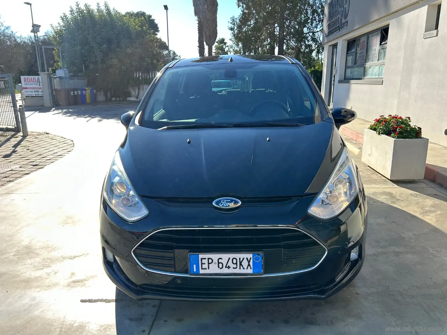 Ford B-Max 1.6 TDCi 95 CV Titanium crna - 2