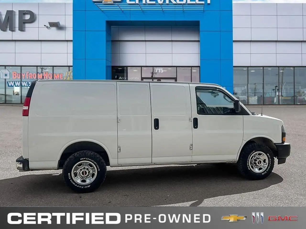 GMC Savana снимка GMC Savana