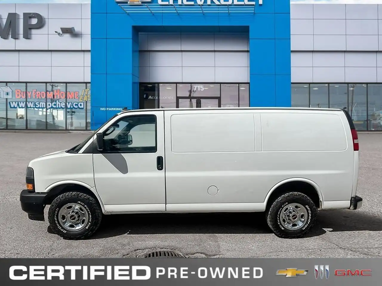 GMC Savana снимка GMC Savana