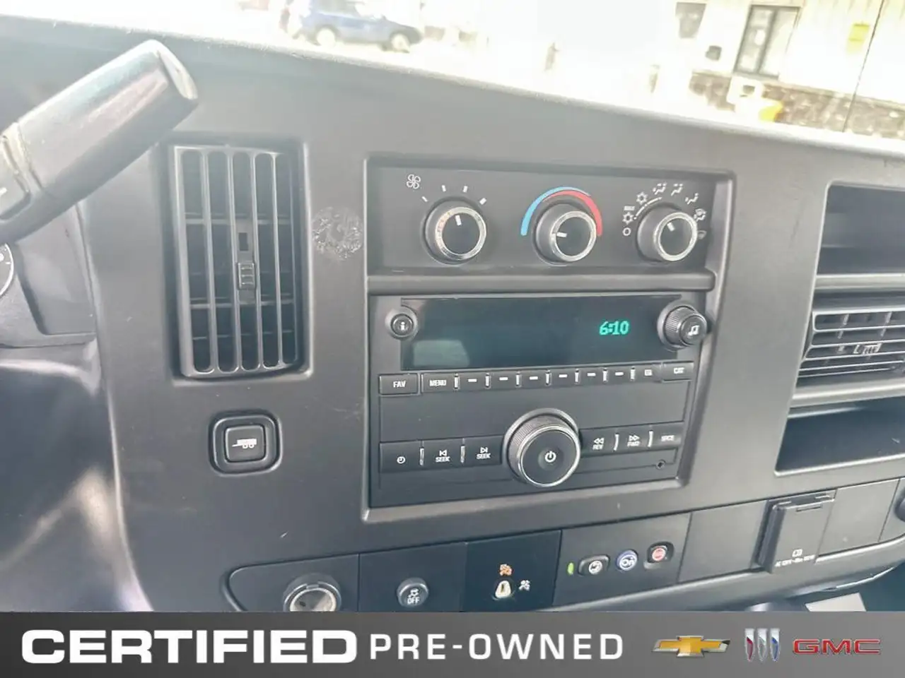 GMC Savana снимка GMC Savana