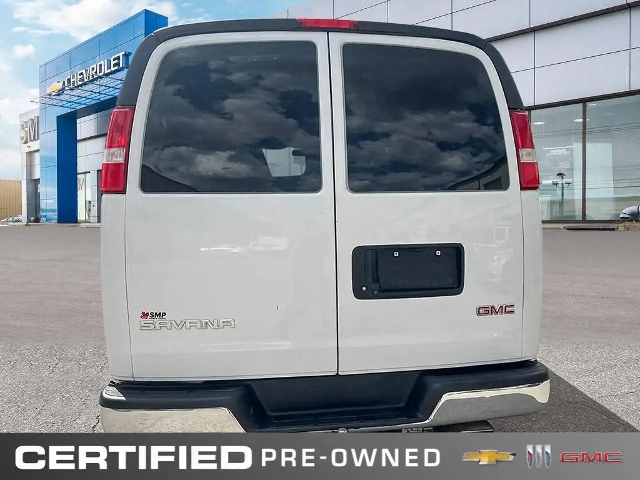 GMC Savana снимка GMC Savana
