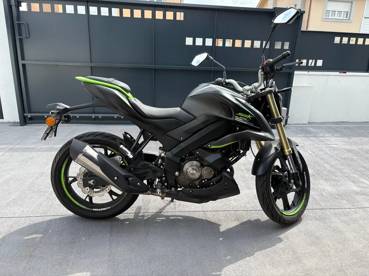 QJ Motor SRK 125 S Negro - 1