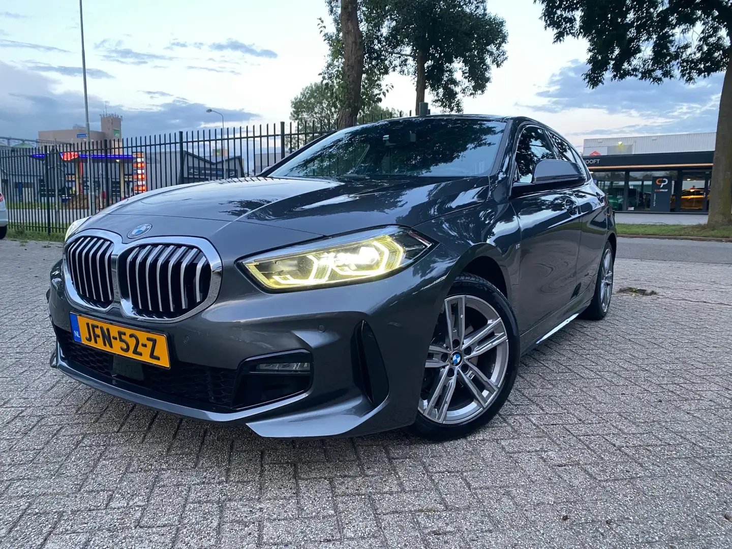 BMW 118 1-serie 118i High Automaat Executive M-Pakket Navi Gris - 2