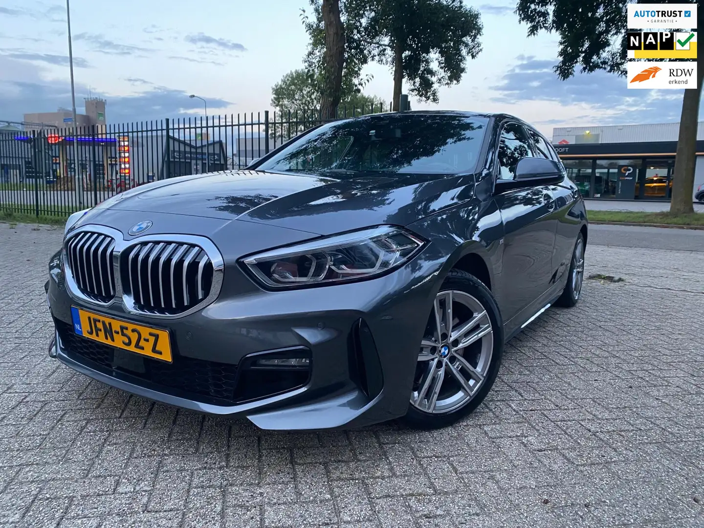 BMW 118 1-serie 118i High Automaat Executive M-Pakket Navi Gris - 1