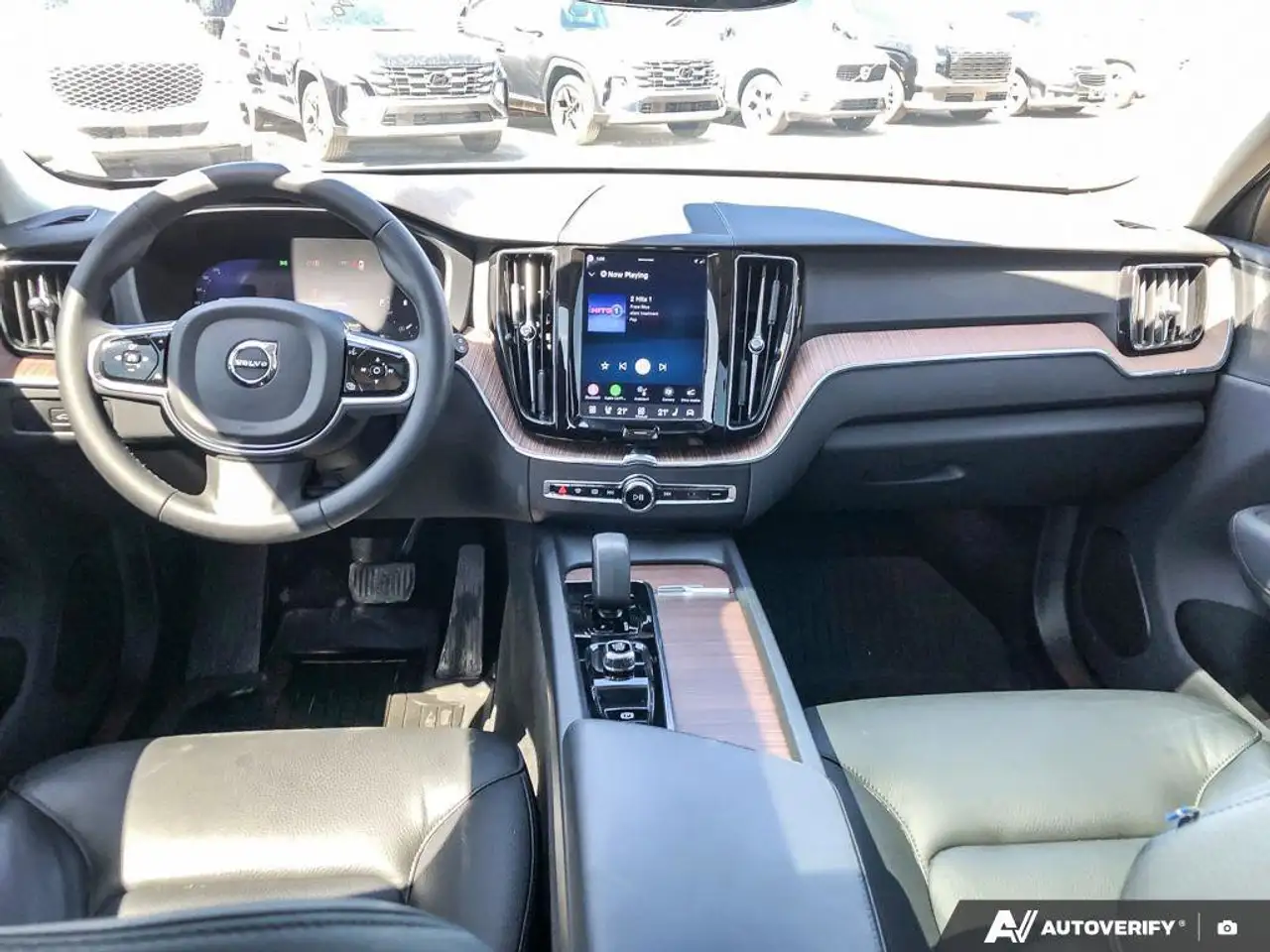 Volvo XC60 снимка Volvo XC60