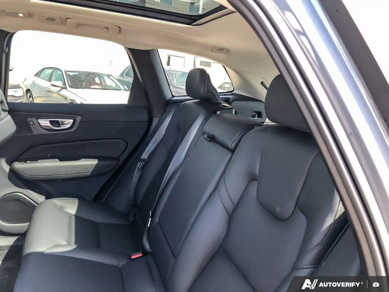 Volvo XC60 снимка Volvo XC60