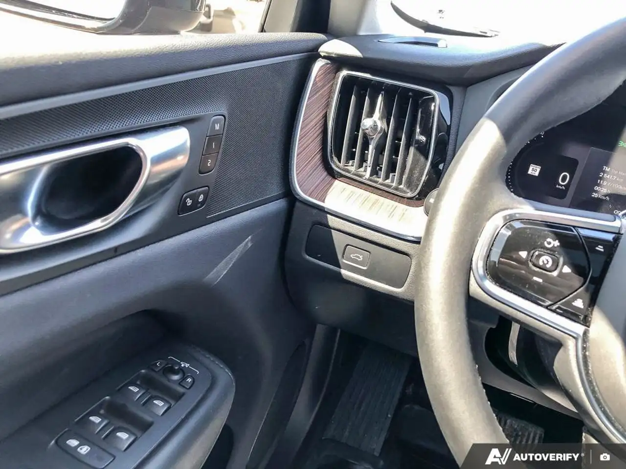 Volvo XC60 снимка Volvo XC60