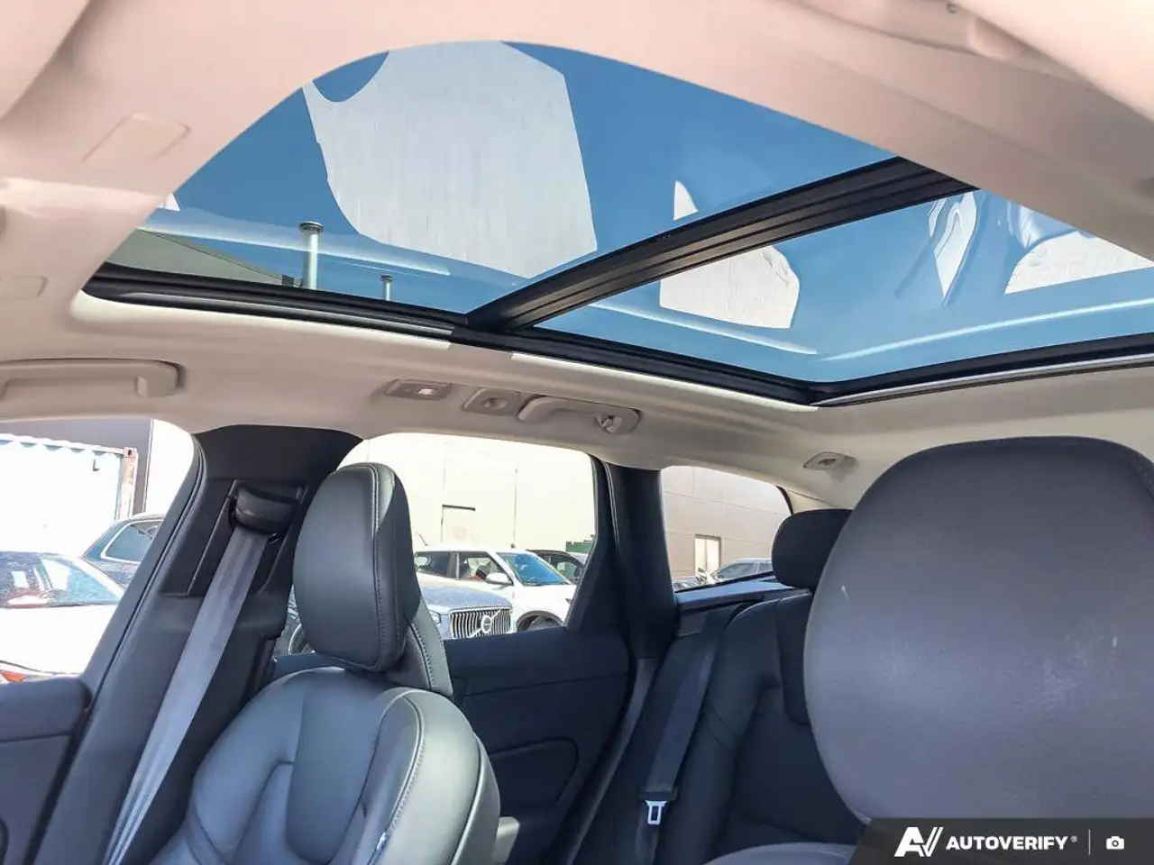 Volvo XC60 снимка Volvo XC60