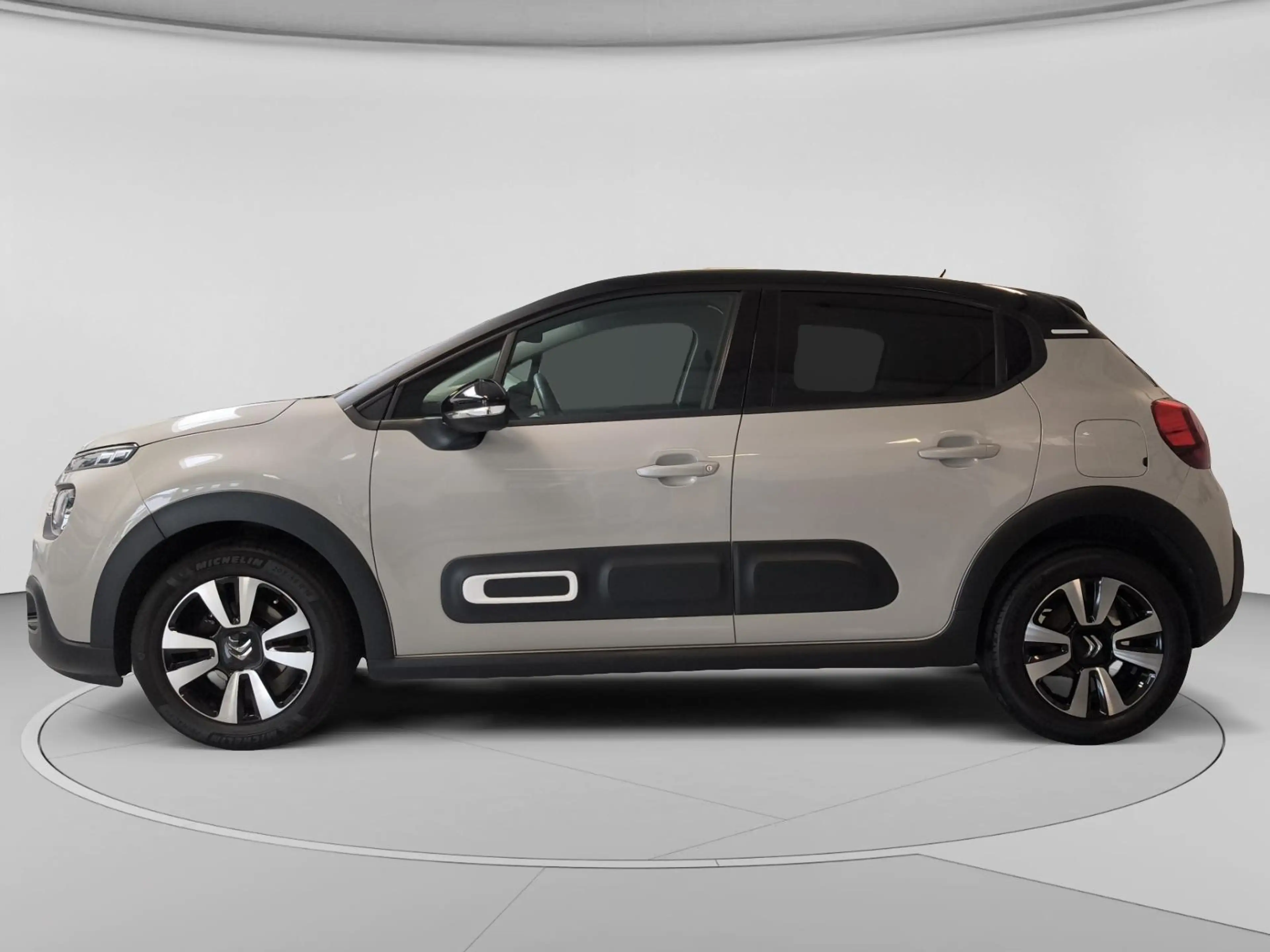 Citroen C3 1.2 PureTech Shine Stoelverwarming | Eco LED | PDC — photo 4