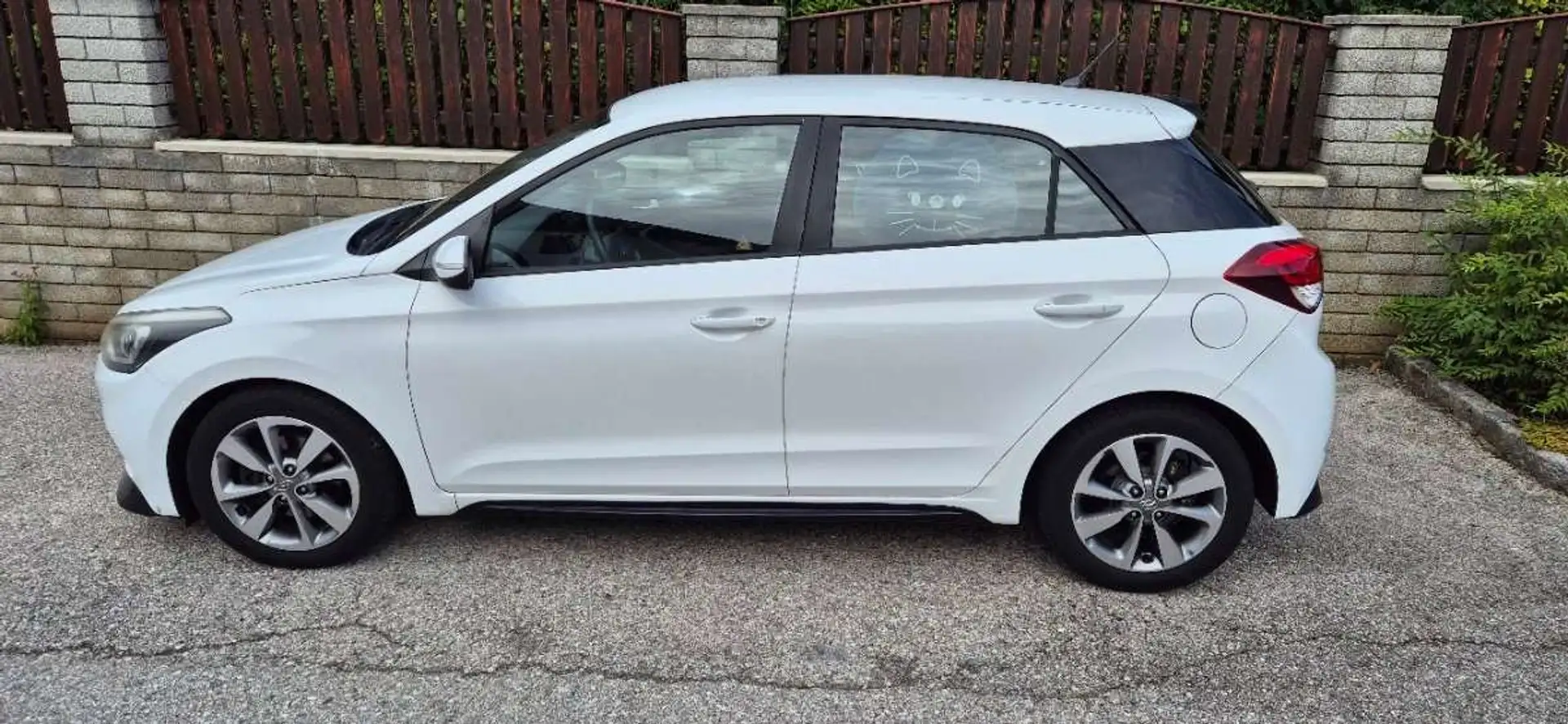 Hyundai i20 i20 Active 1,0 T-GDI Start/Stopp Automatik Weiß - 1