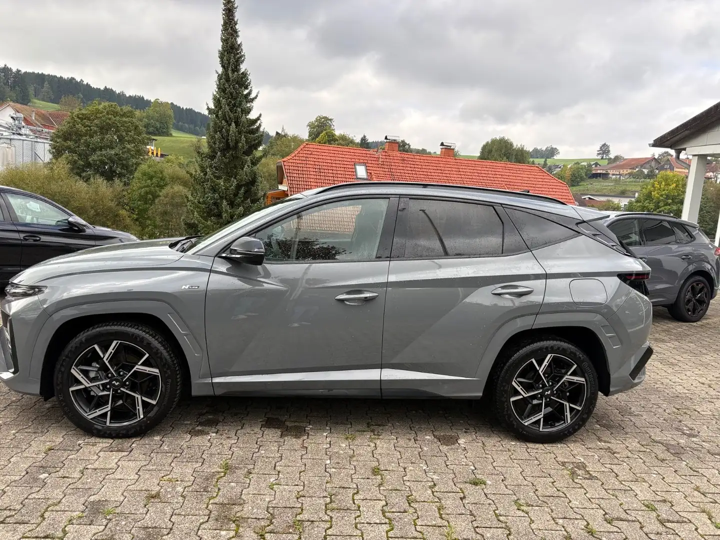 Hyundai TUCSON 1.6 T-GDI ALLRAD,NAVI, AUTOMATIK, KAMERA Grijs - 2