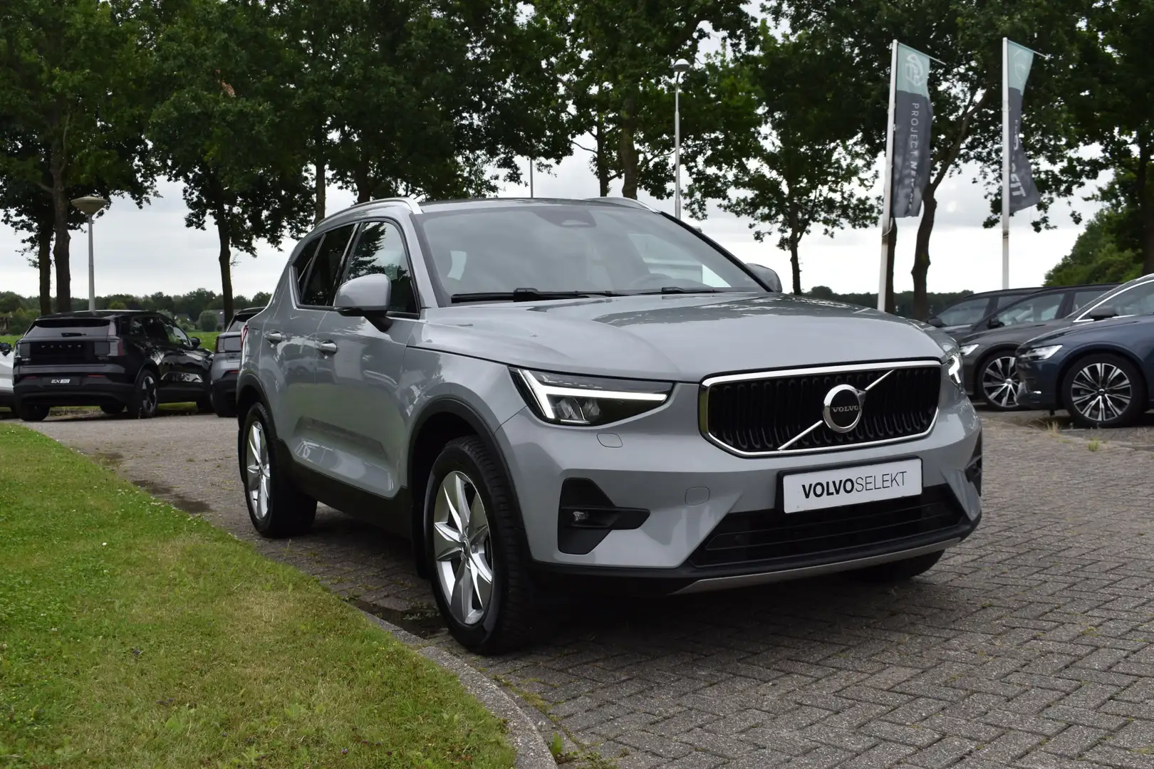 Volvo XC40 B4 211PK Automaat Core Bright Trekhaak | ACC | Bli Grijs - 2
