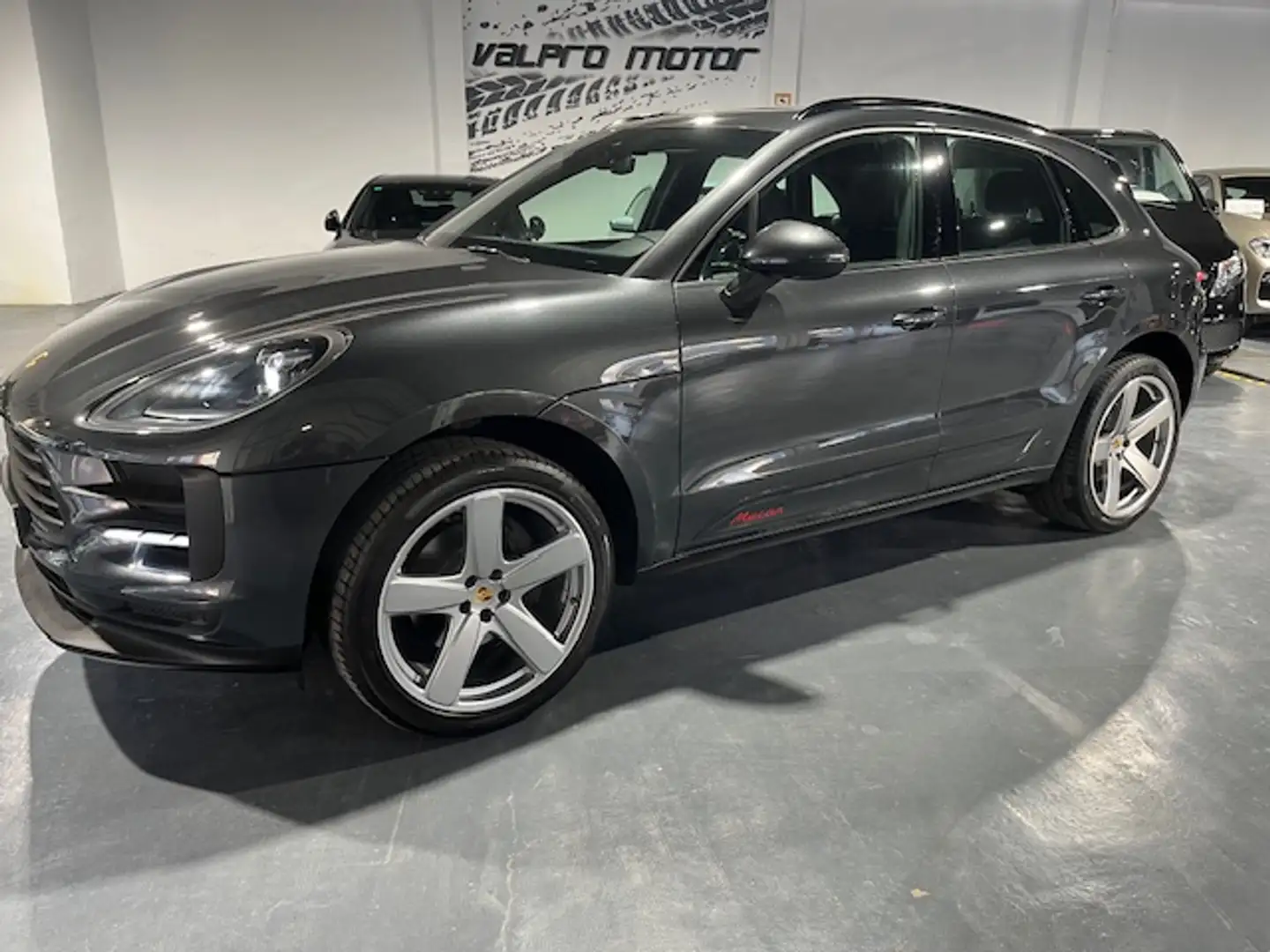 Porsche Macan Aut. Grey - 1