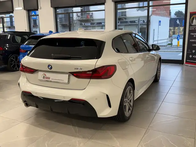 BMW 1 Series view 4