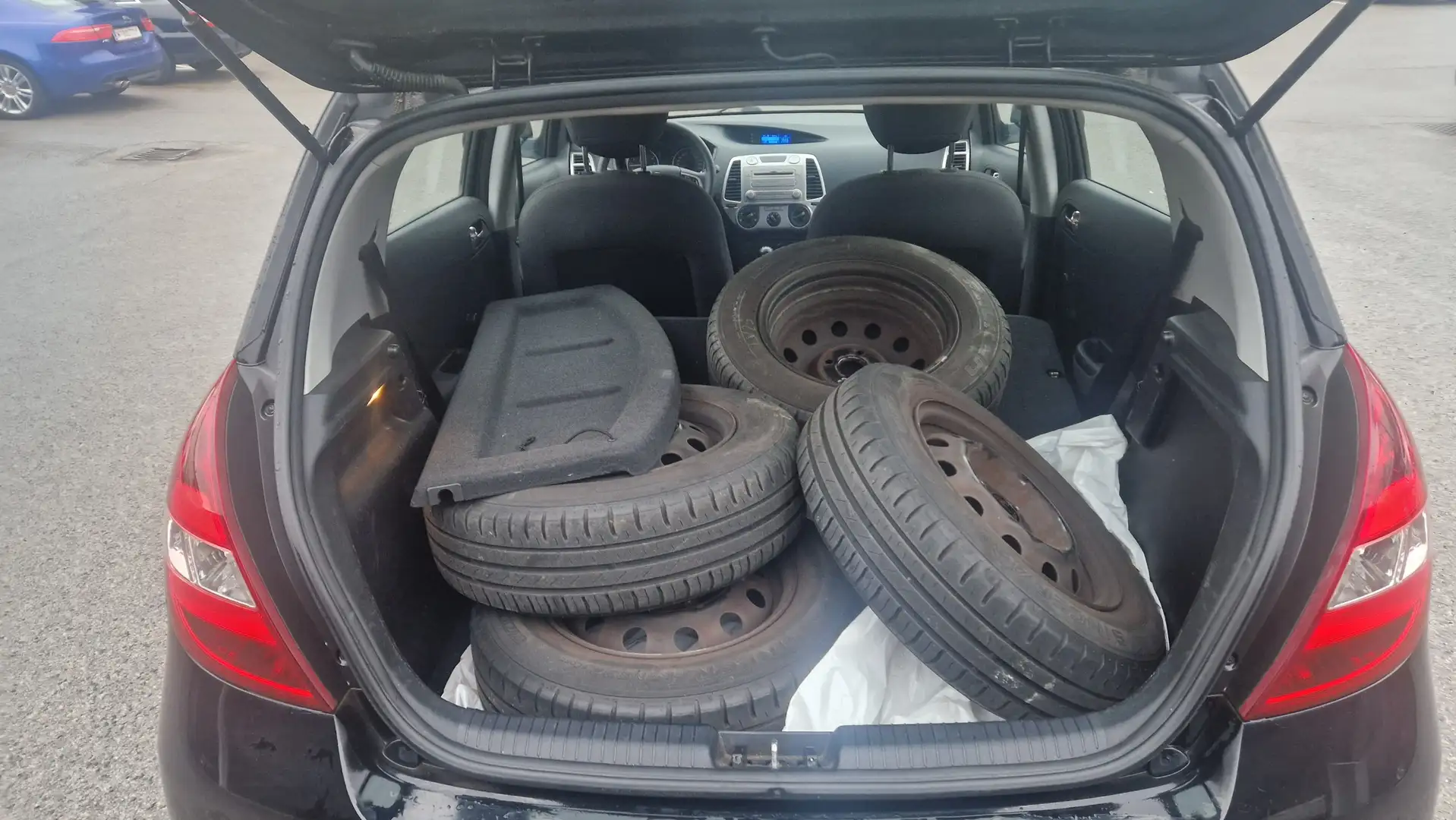 Hyundai i20 1.25 Life Schwarz - 2