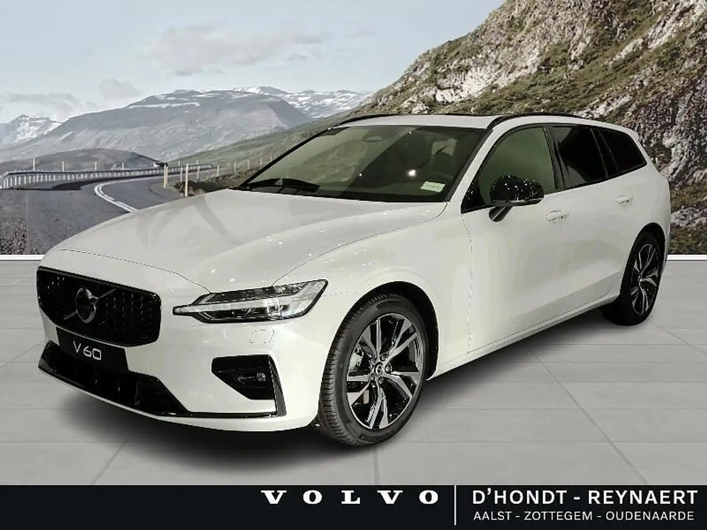 Volvo V60 Plus B3 mild hybrid Benzine Dark Wit - 1