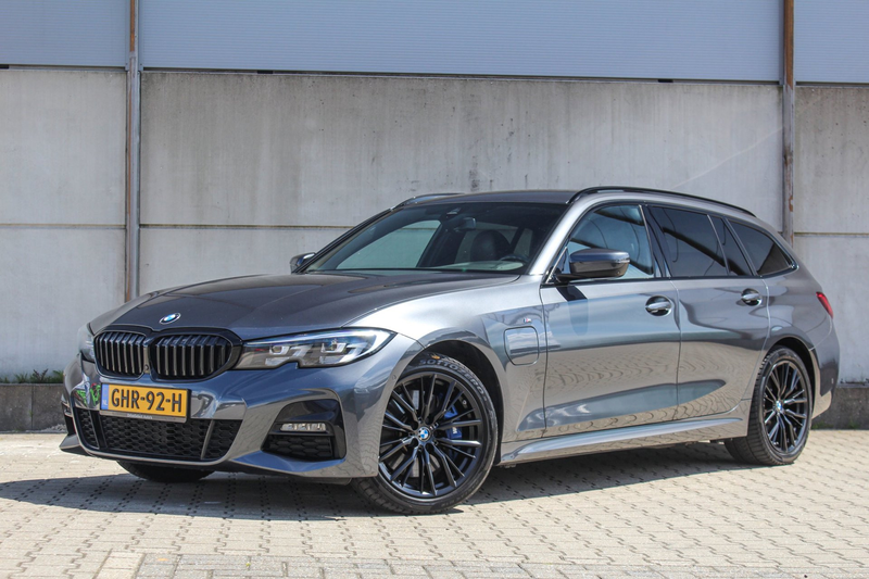 BMW 330 3-serie Touring 330e xDrive High Executive - trekh