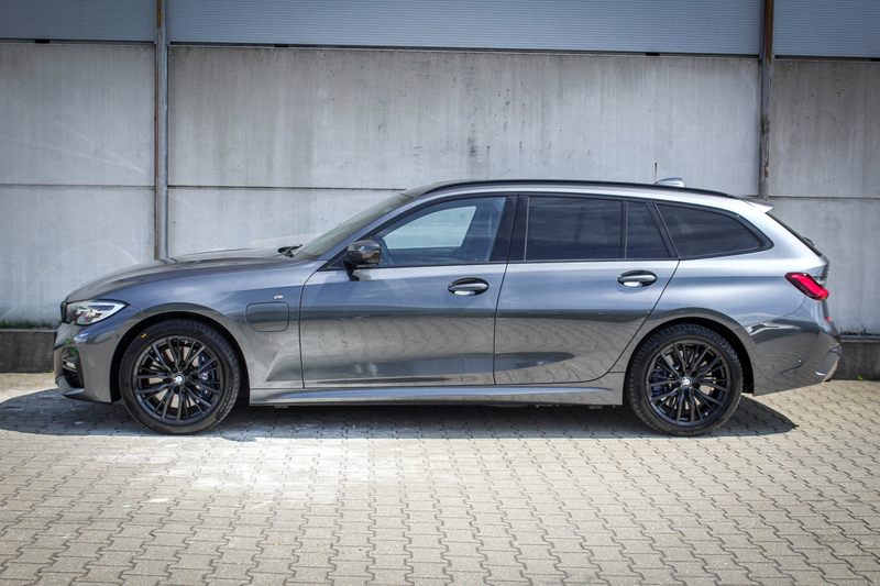 BMW 330 3-serie Touring 330e xDrive High Executive - trekh — photo 3