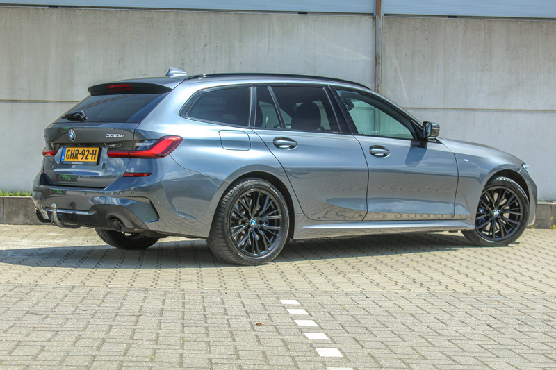 BMW 330 3-serie Touring 330e xDrive High Executive - trekh — photo 2