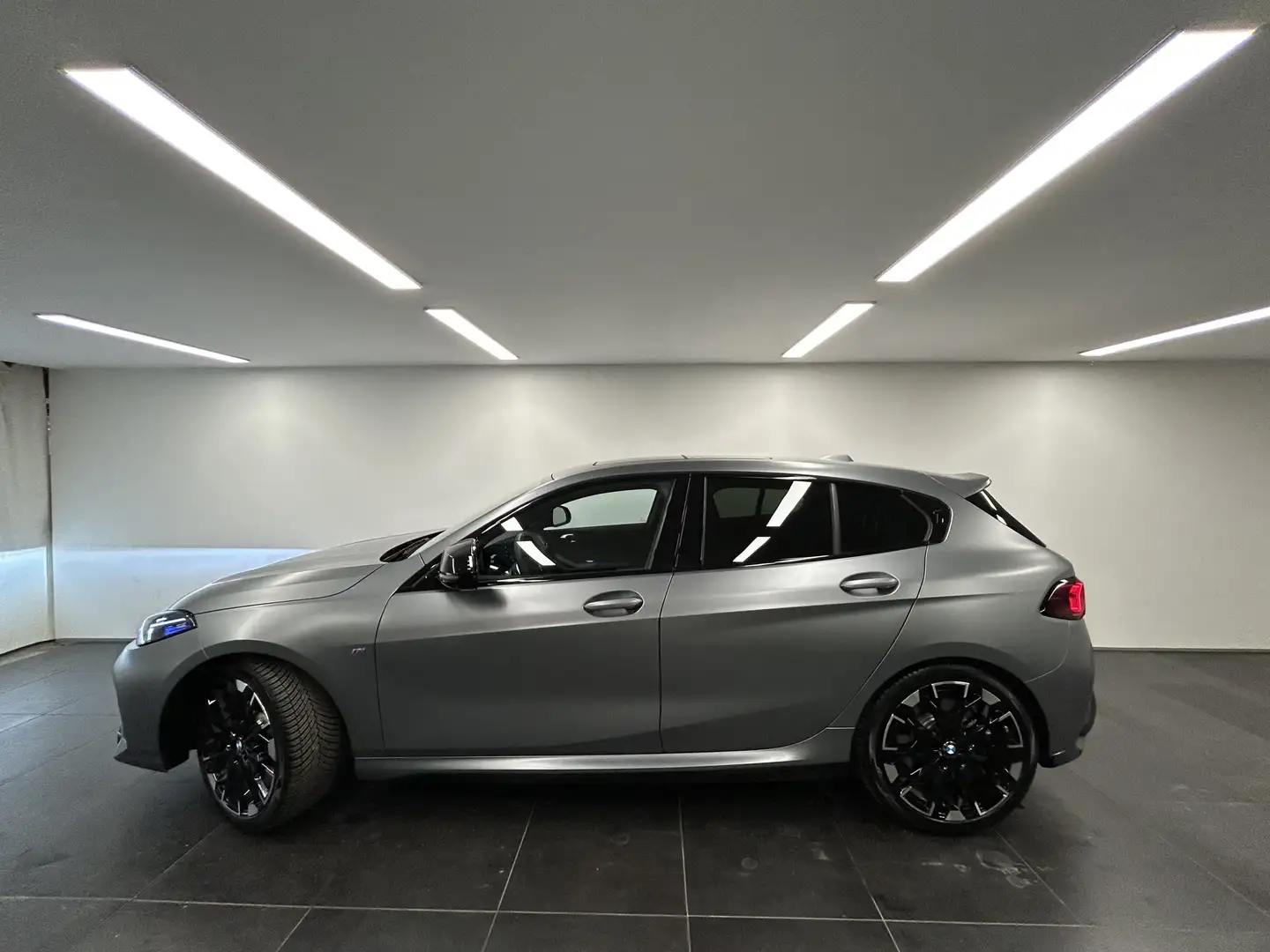 BMW 135 M135 xDrive M Sportpaket Pro DA. Prof. PA. Plus Ha Grau - 2