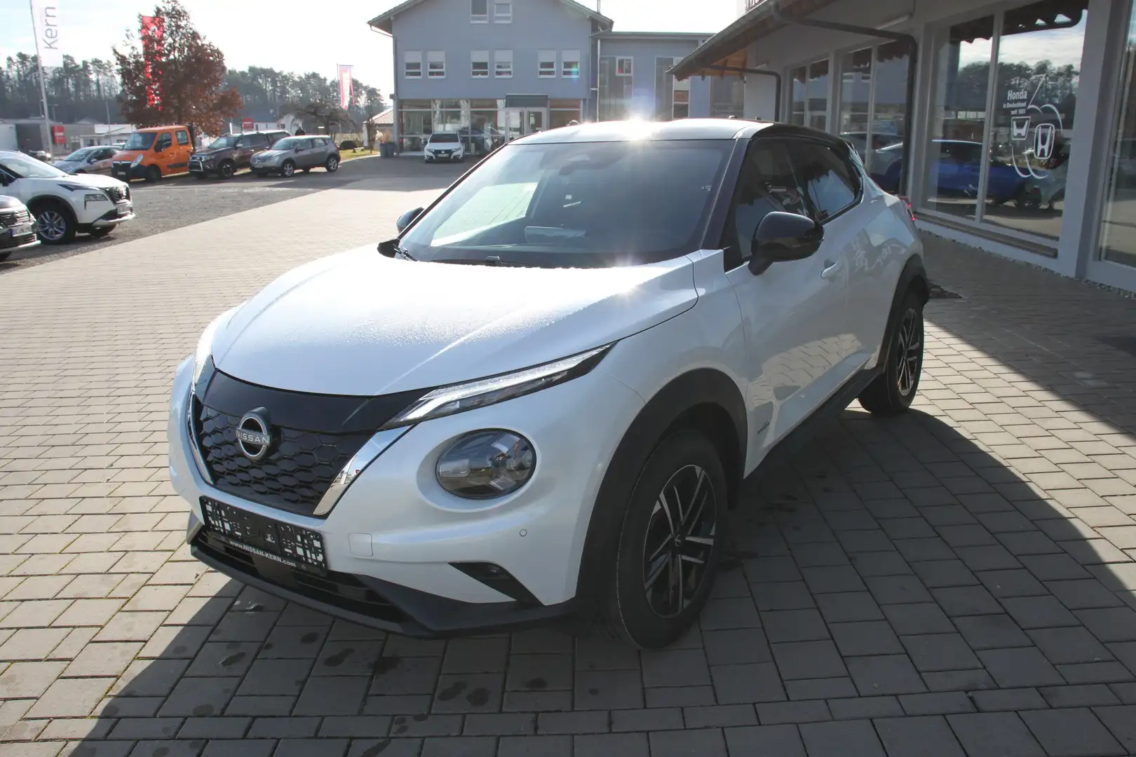 Nissan Juke 1.6 N-Connecta Hybrid Weiß - 1