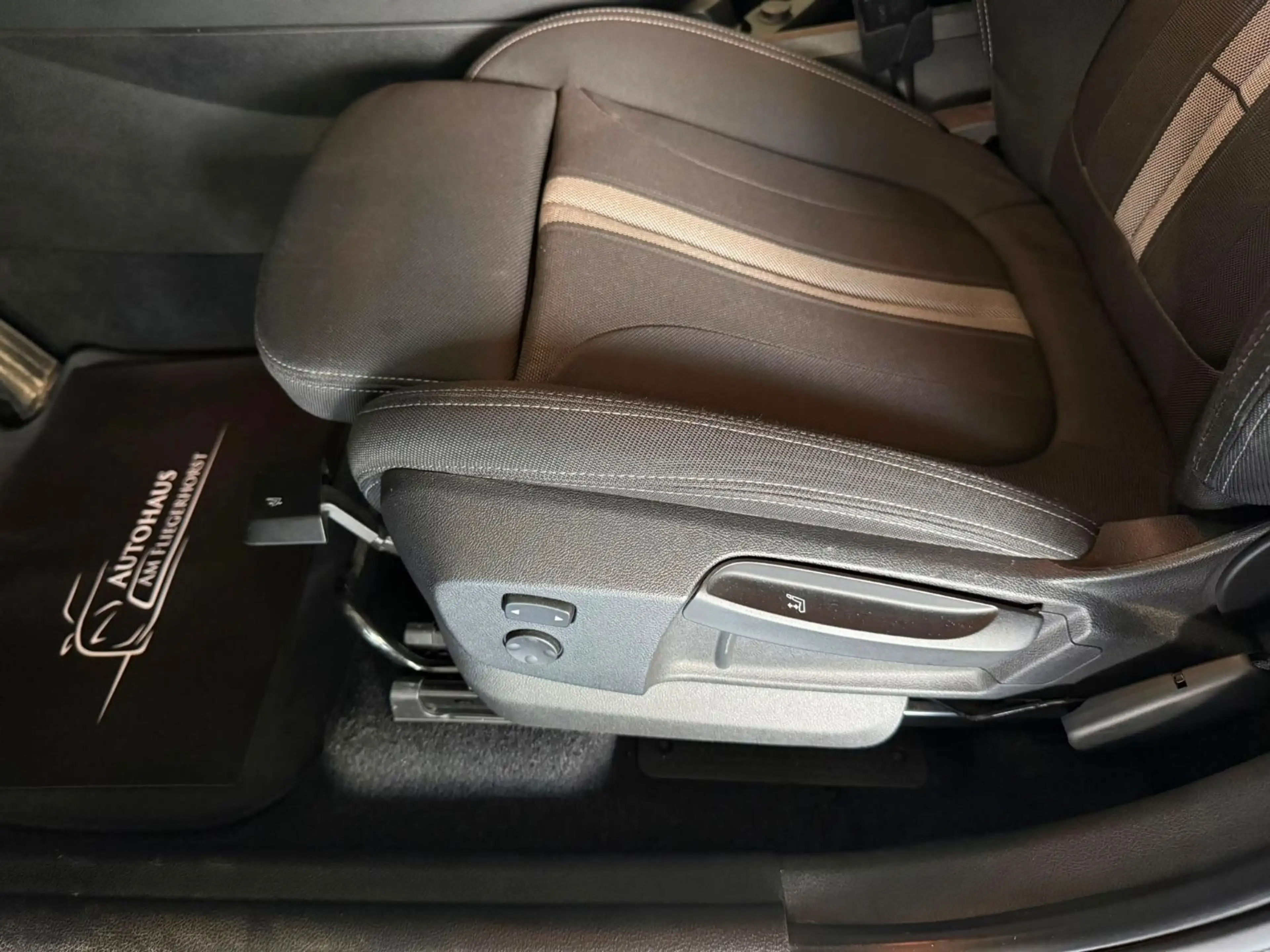 BMW 225 xe Active Tourer Advantage LED/Temp/Kam/Navi — photo 10