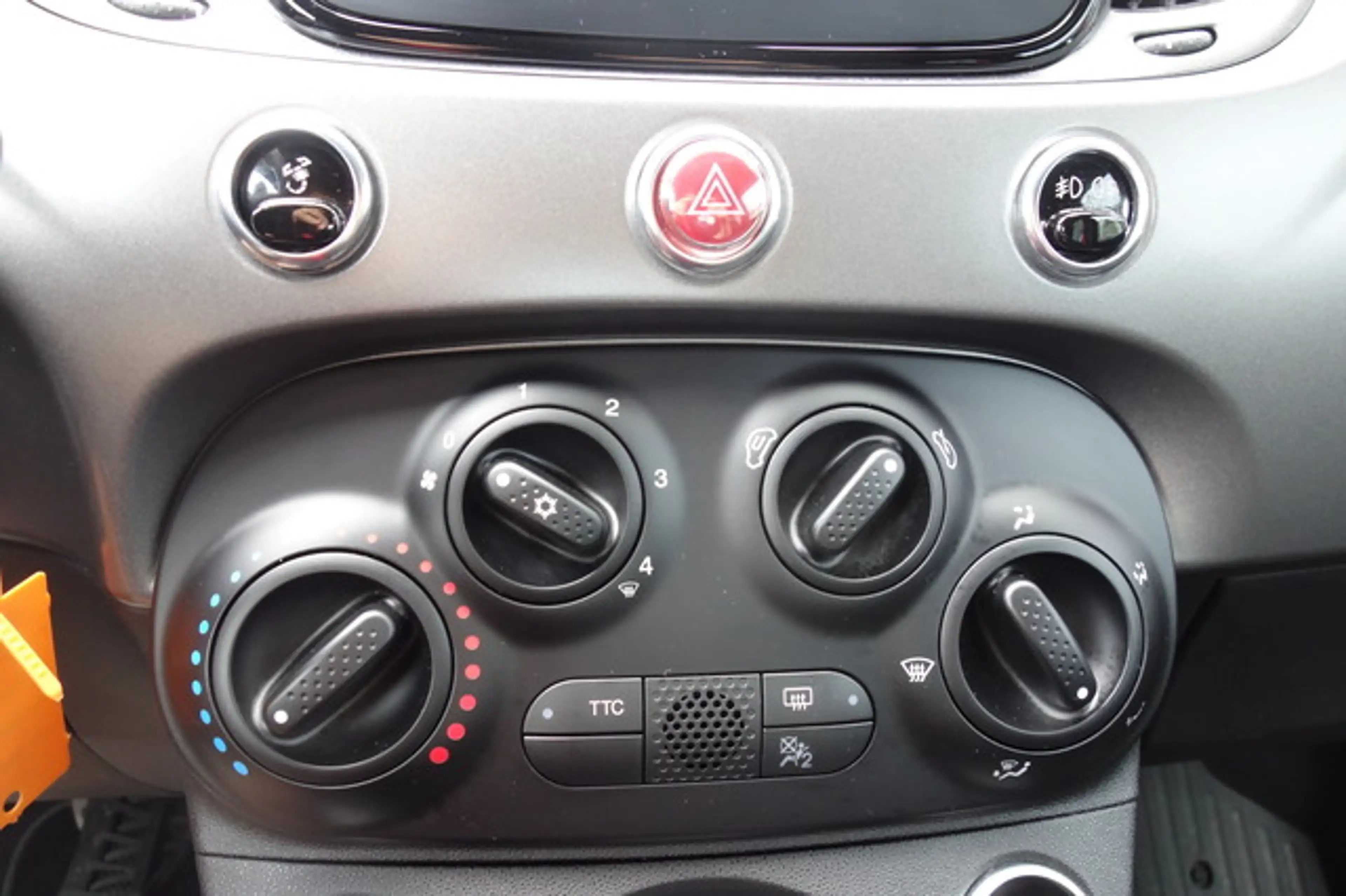 Abarth 595 1,4 TURBO AUTOM/KLIMA/PDC/SITZHZG — photo 9