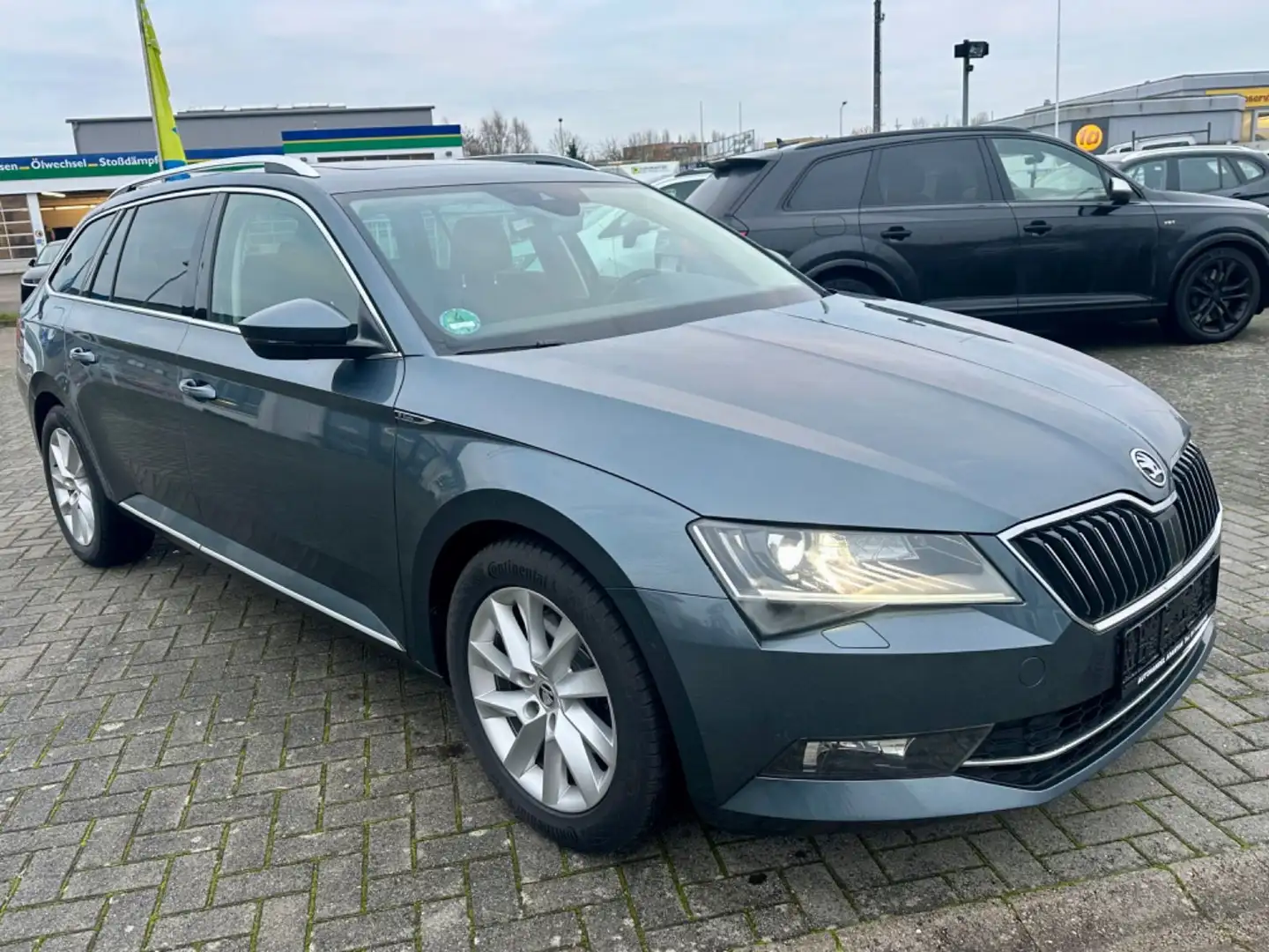 Skoda Superb Combi Style 4 x 4 ACC NAVI BI-XENON AHK Grigio - 2