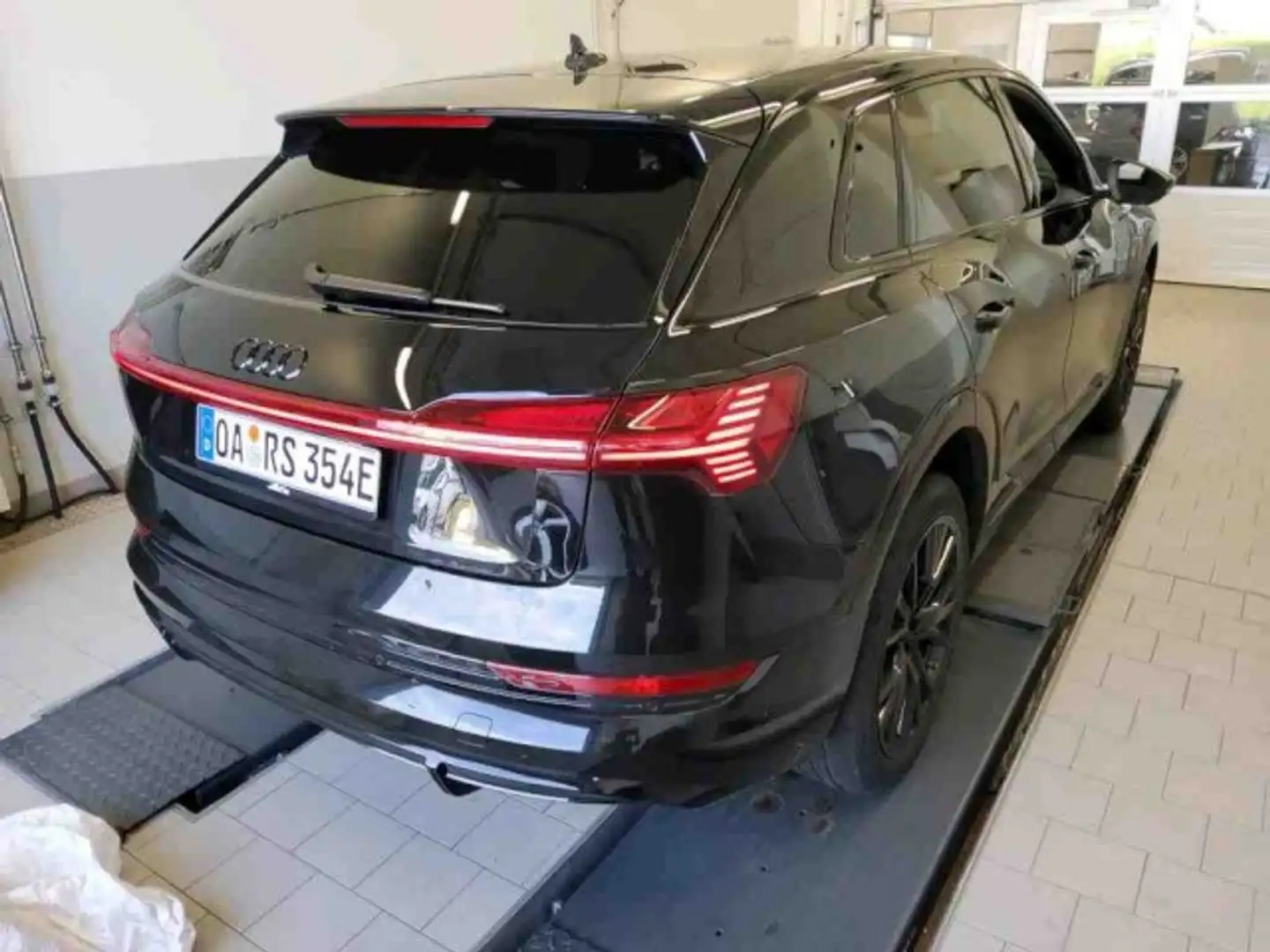 Audi e-tron 55 quattro S line Black Edition MATRIX Klima Navi Schwarz - 2