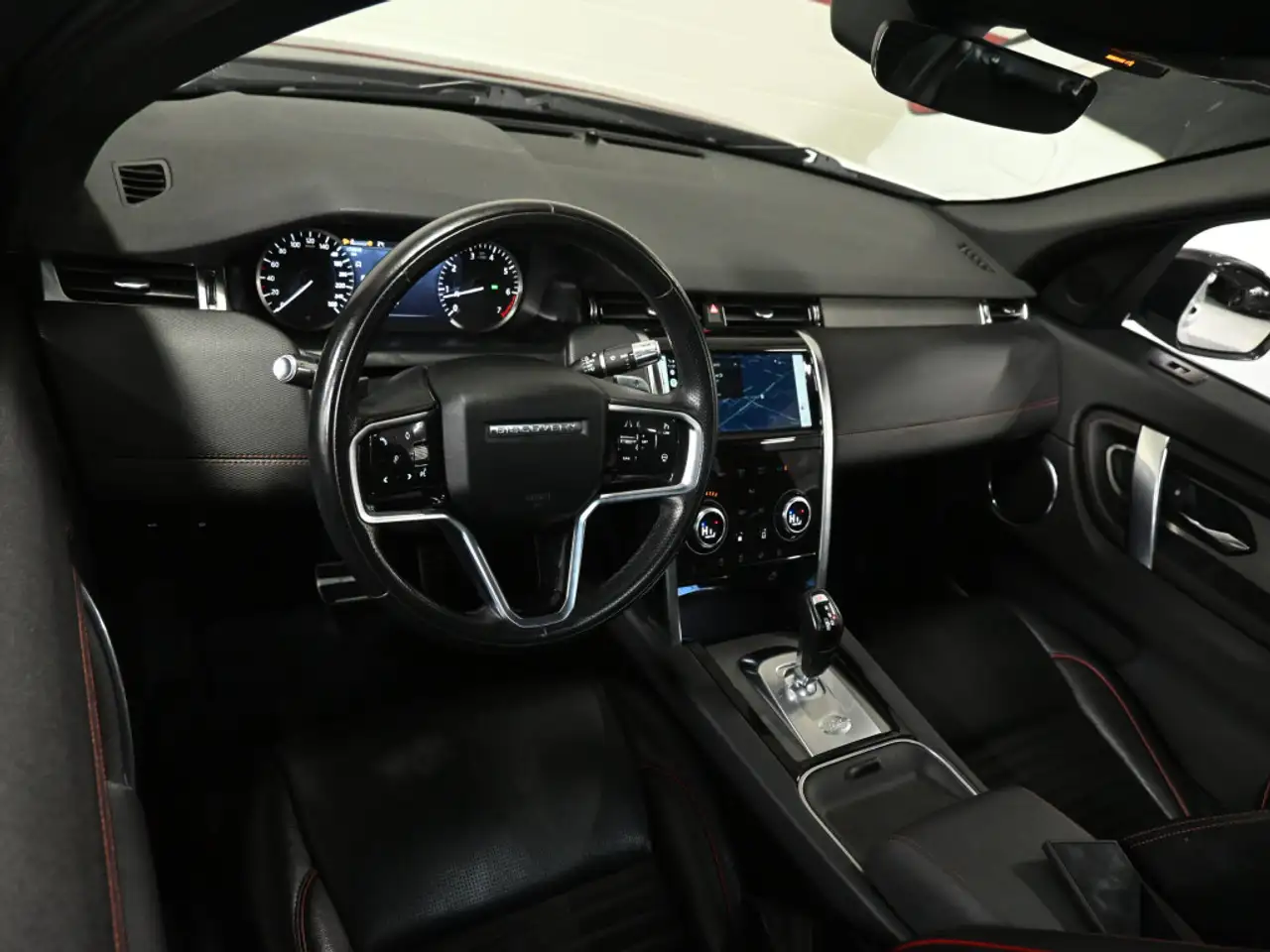 Land Rover Discovery Sport снимка Land Rover Discovery Sport