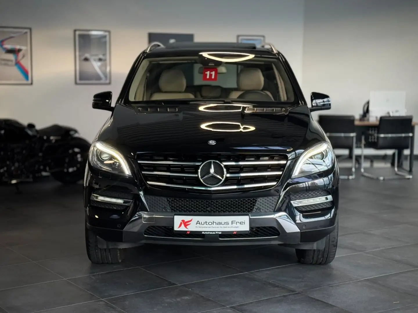 Mercedes-Benz ML 350 4Matic V6 Standheiz.*Schiebedach*Bi-Xenon Noir - 1