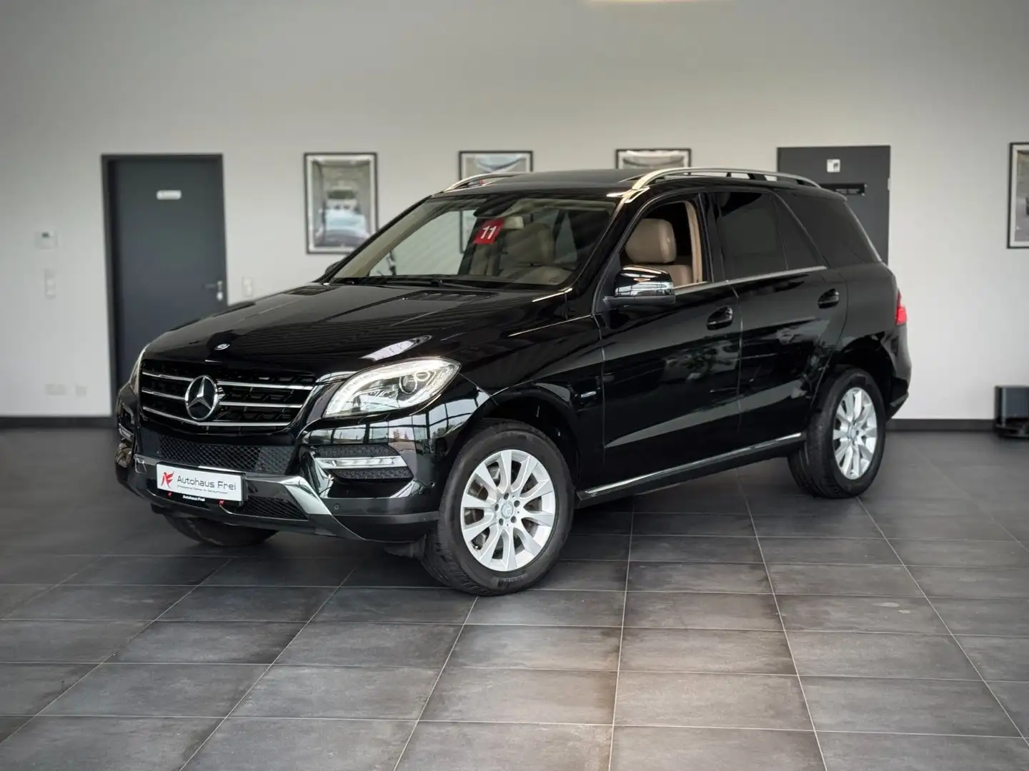 Mercedes-Benz ML 350 4Matic V6 Standheiz.*Schiebedach*Bi-Xenon Noir - 2